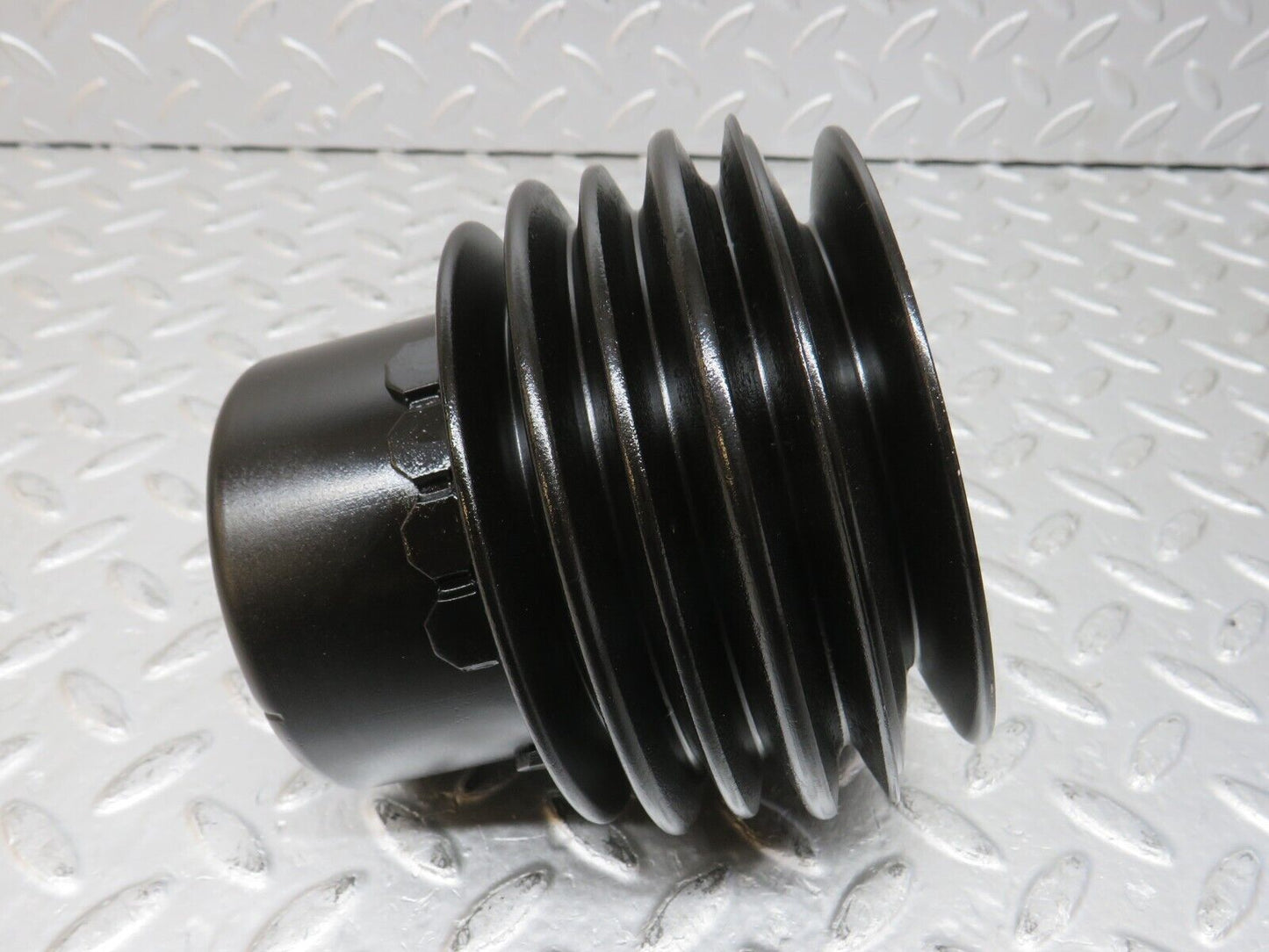 32862 Mercedes-Benz C107 R107 350 V8 Crankshaft Pulley