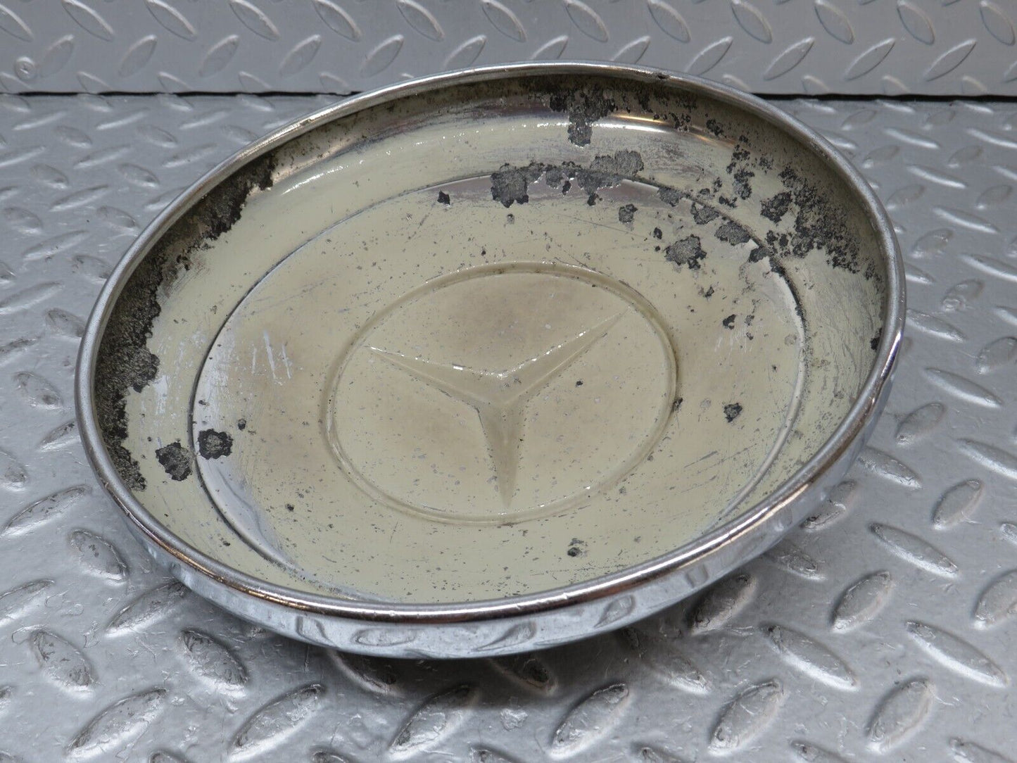 35762 Mercedes-Benz W108 Chrome Wheel Hub Cap