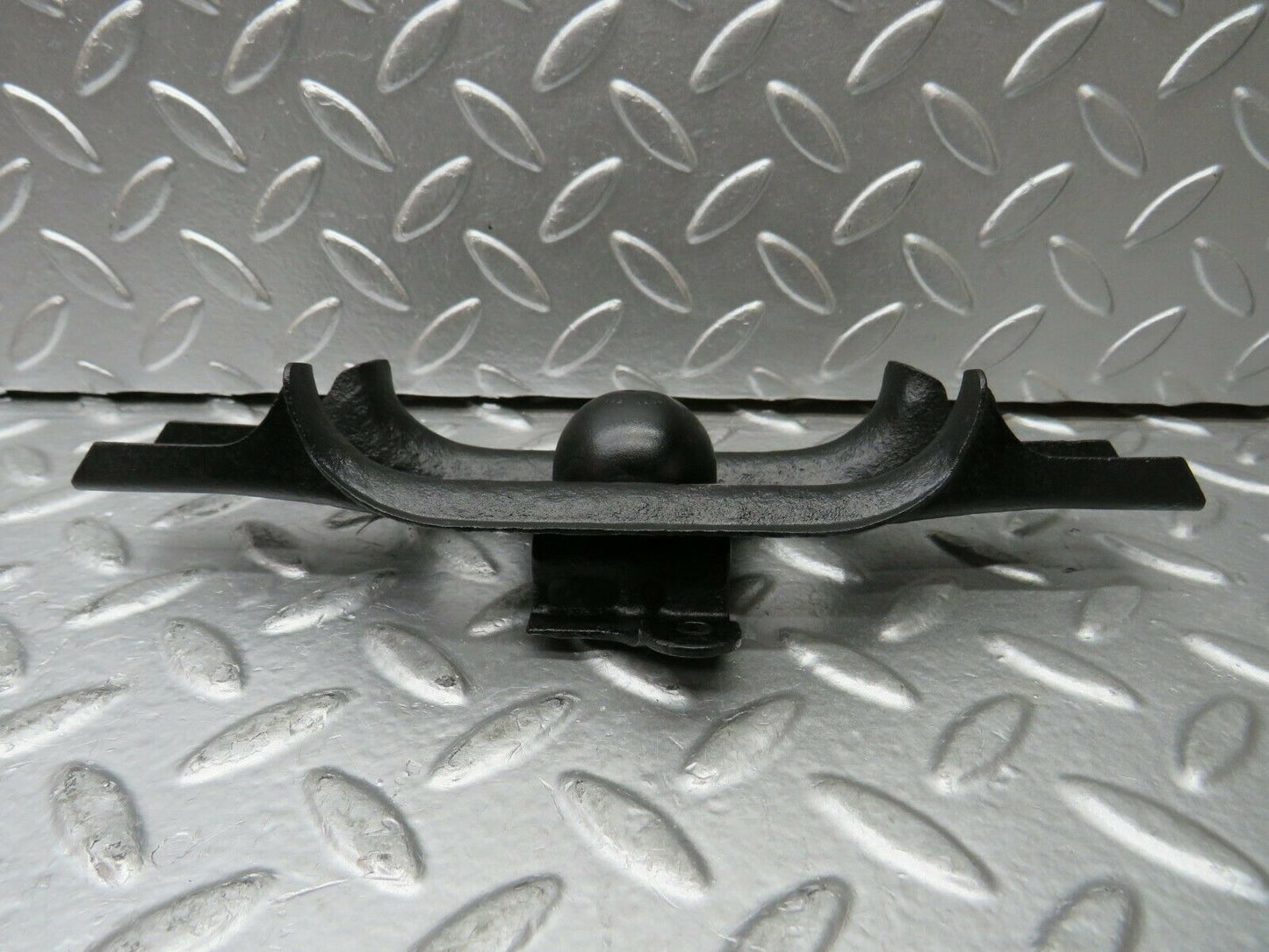 22916 Mercedes-Benz C107 450SLC Coupe Exhaust Bracket