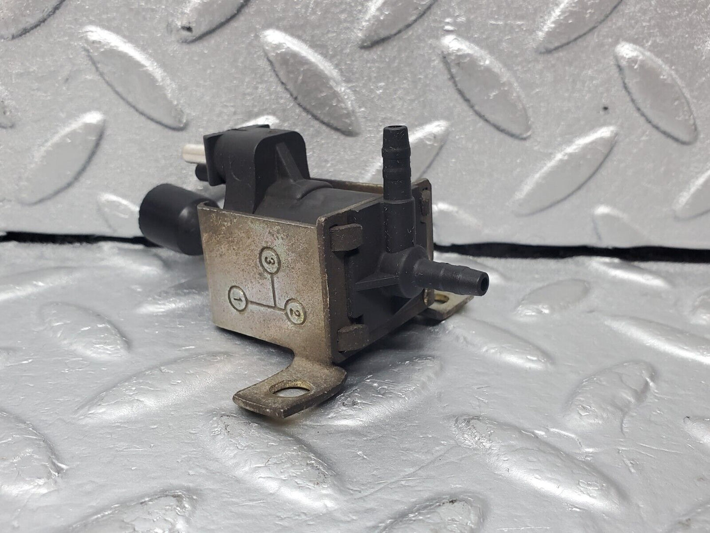 45540 Mercedes-Benz W126 420SE Vacuum Control Valve Pierburg 0015407097 7.21071.00