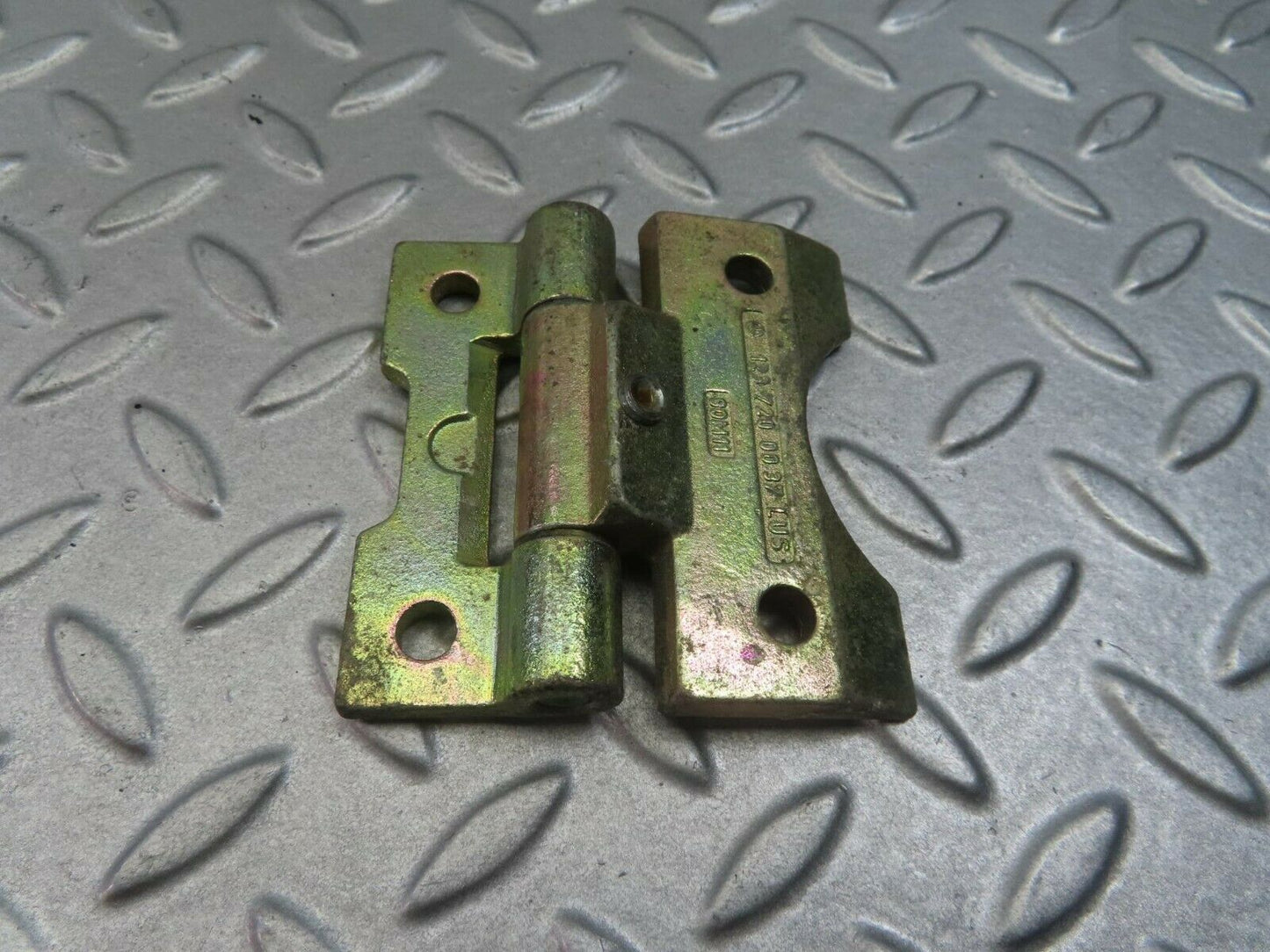 8261 Mercedes-Benz W123 Door Hinge 1237200037