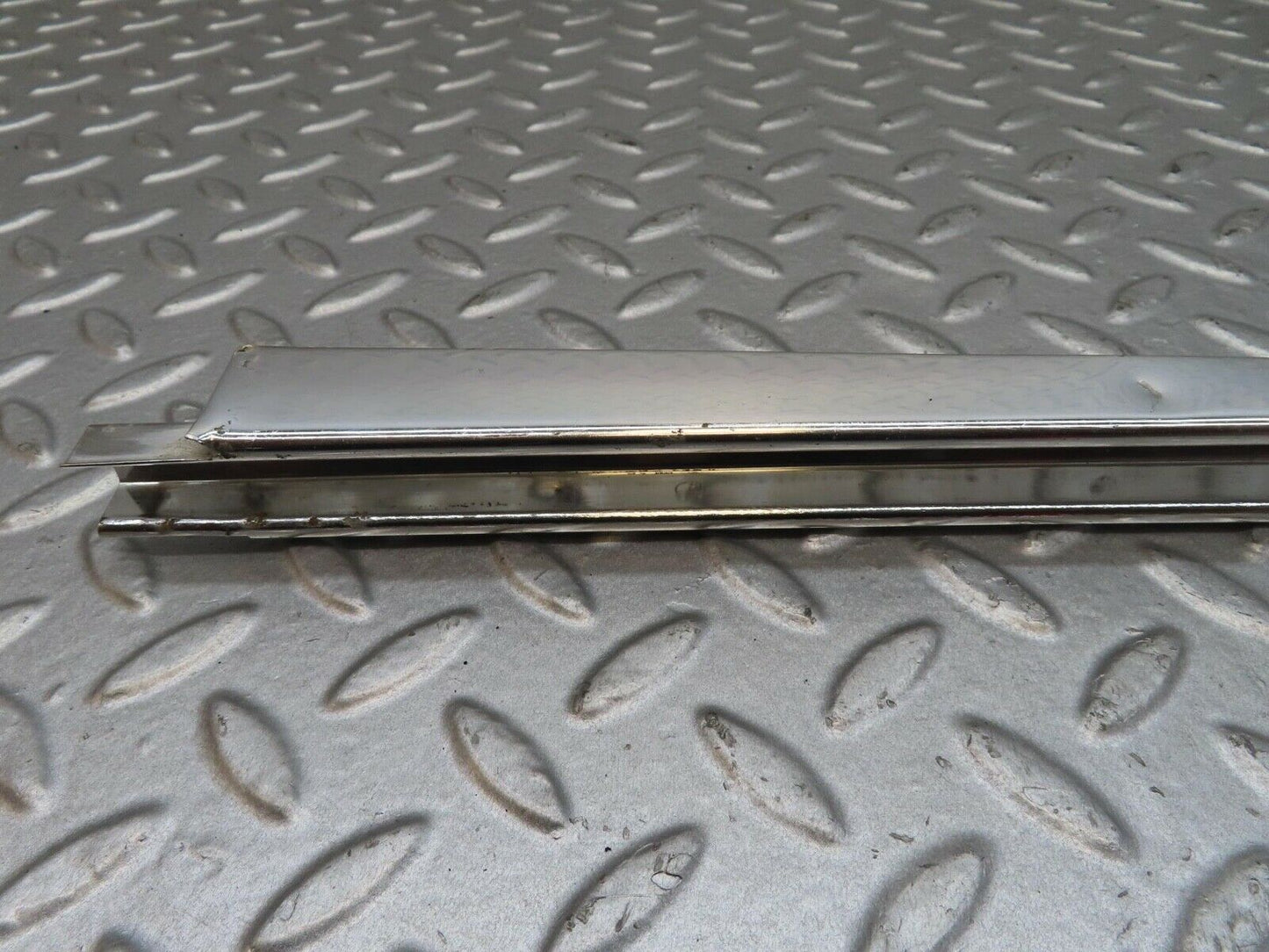 13186 Mercedes-Benz W111 220S Front Right Door Window Chrome Frame