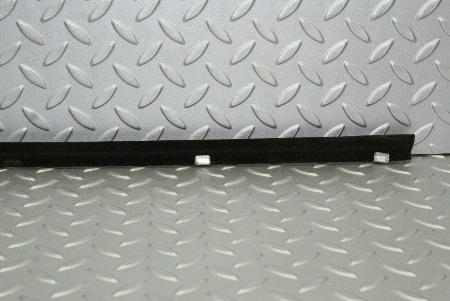 2648 Mercedes-Benz W116 350SE Glass Seal Trim Rubber Front Left