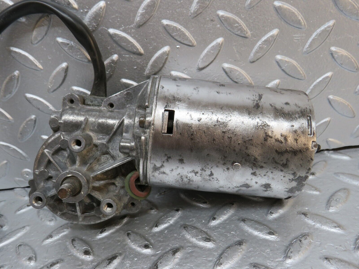 32135 Mercedes-Benz W123 230E Wiper Motor Bosch