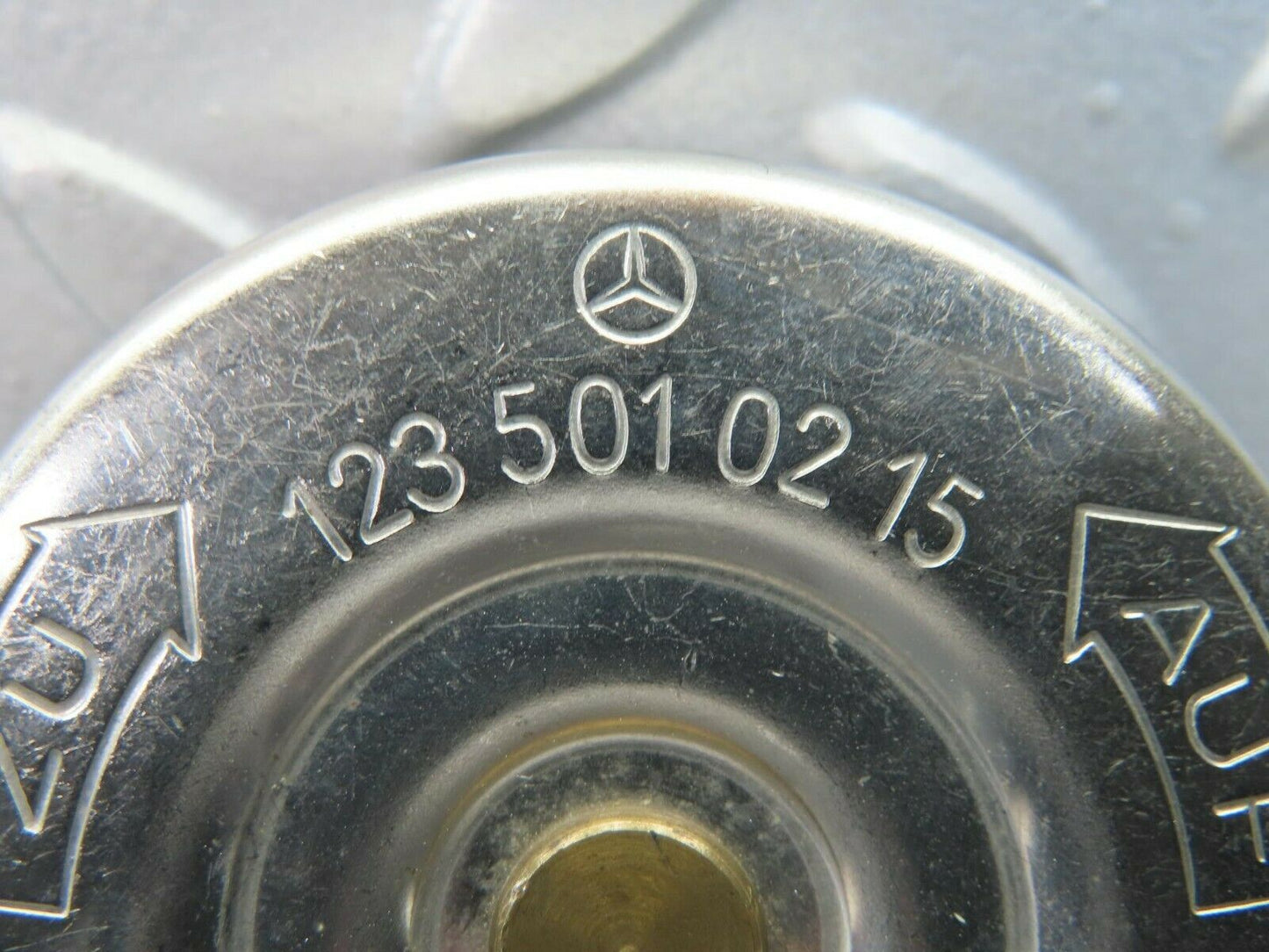 8785 Mercedes-Benz W123 Radiator Cap 1235010215