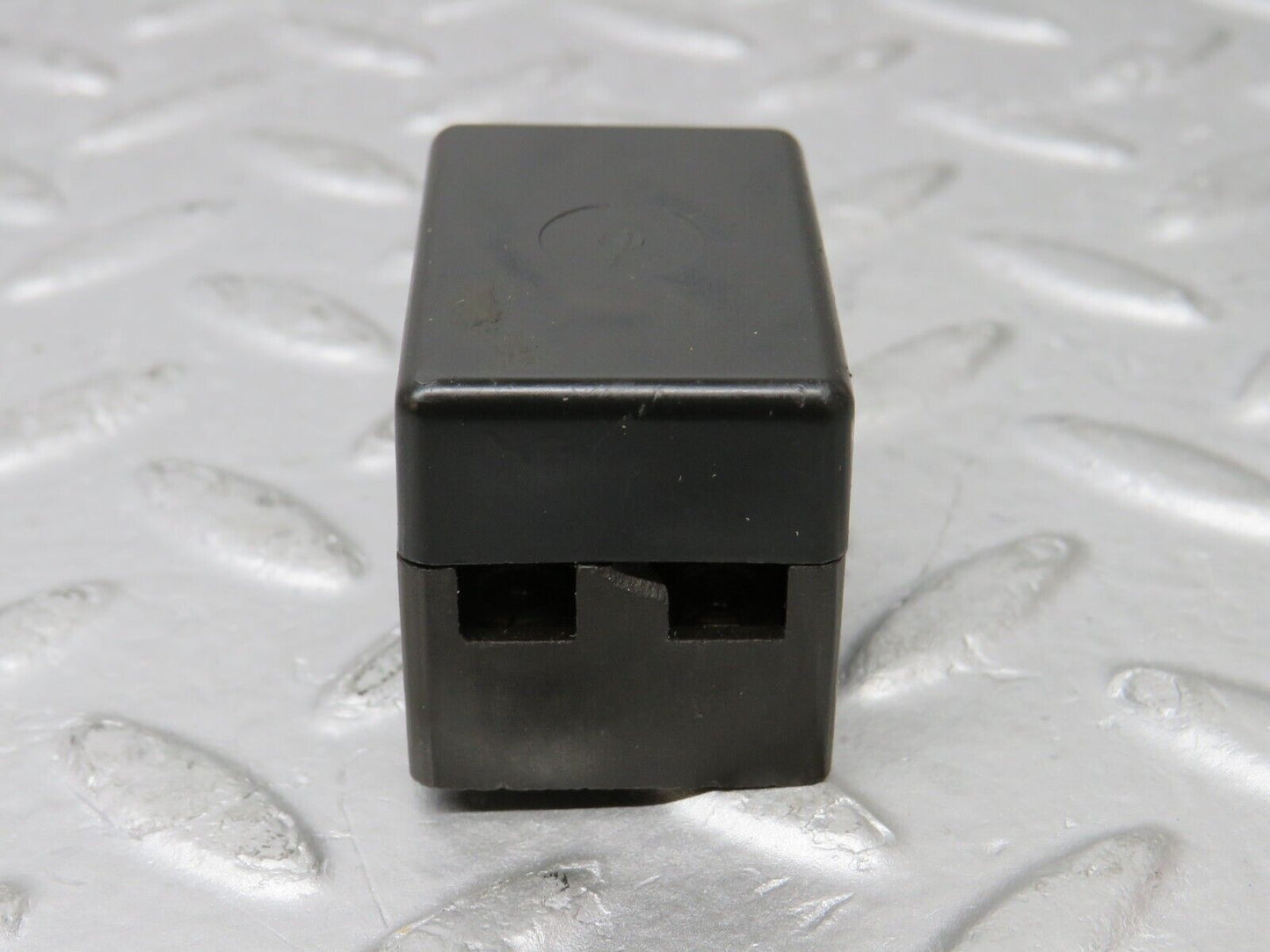 37919 Mercedes-Benz A124 320E Cabriolet Fuse Box Connector