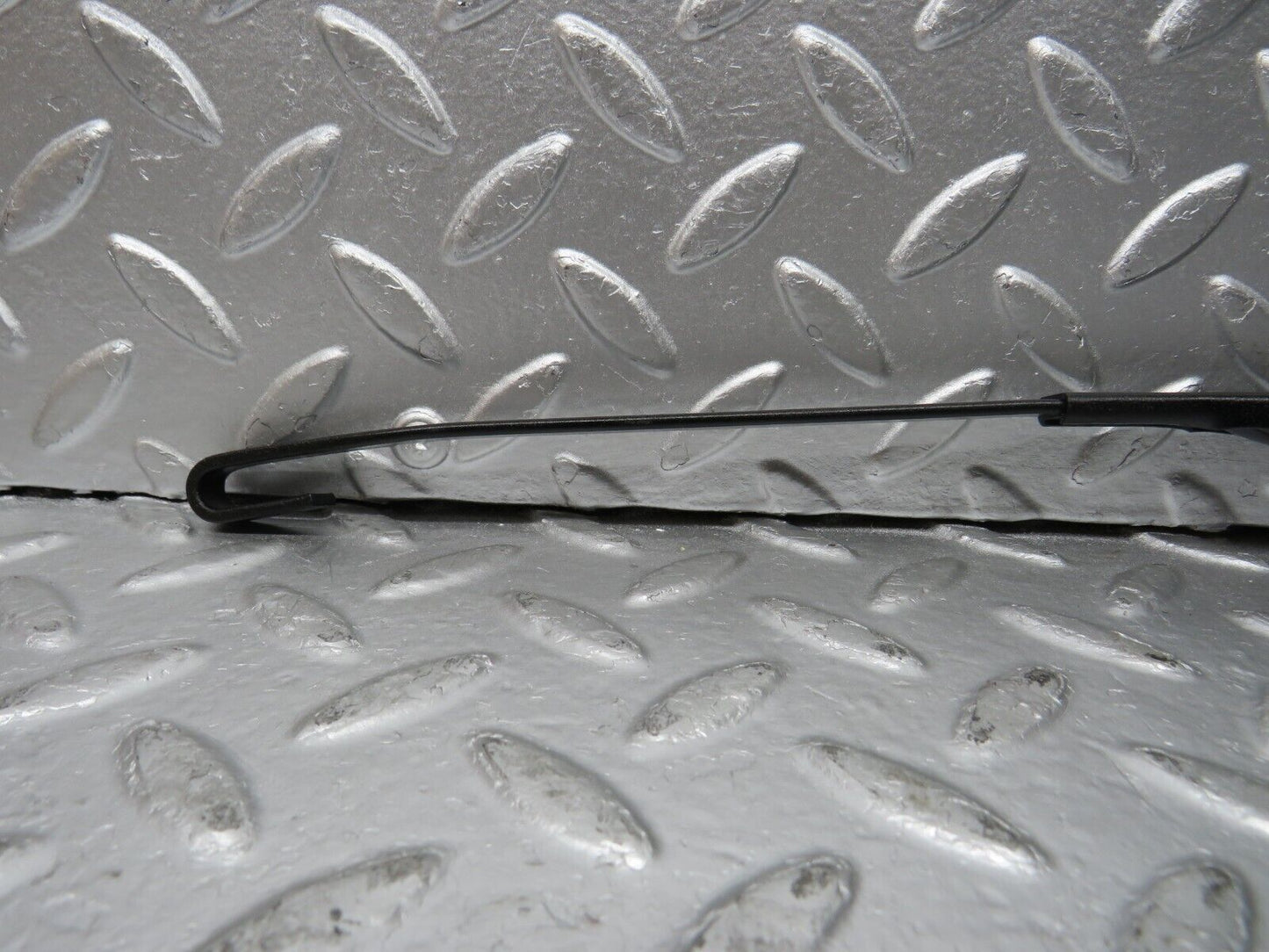 31161 Mercedes-Benz W123 200D Wiper Arm Bosch Left Side
