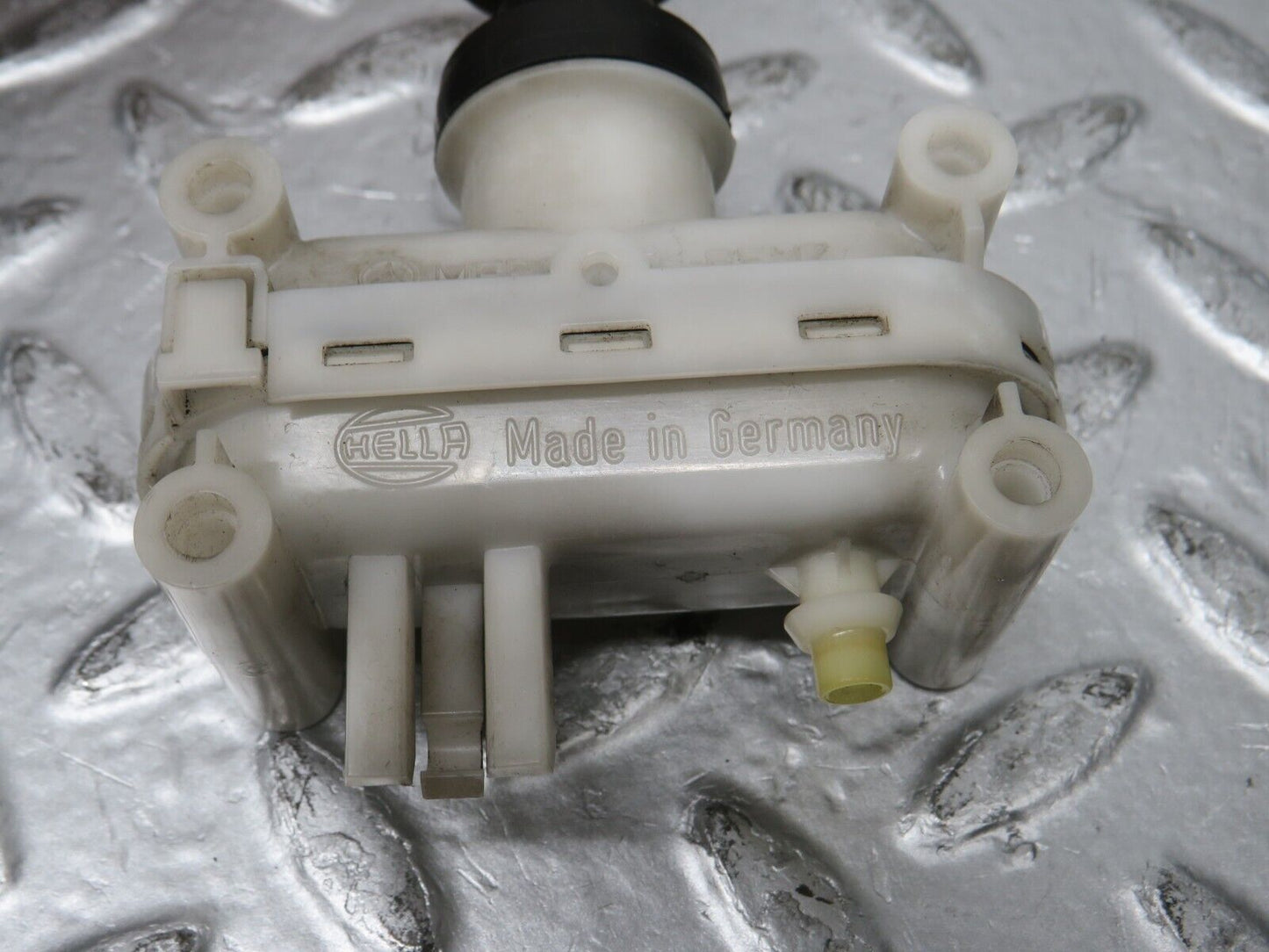 31640 Mercedes-Benz W201 190LE 1.8L Door Lock Vacuum Actuator Rear Left