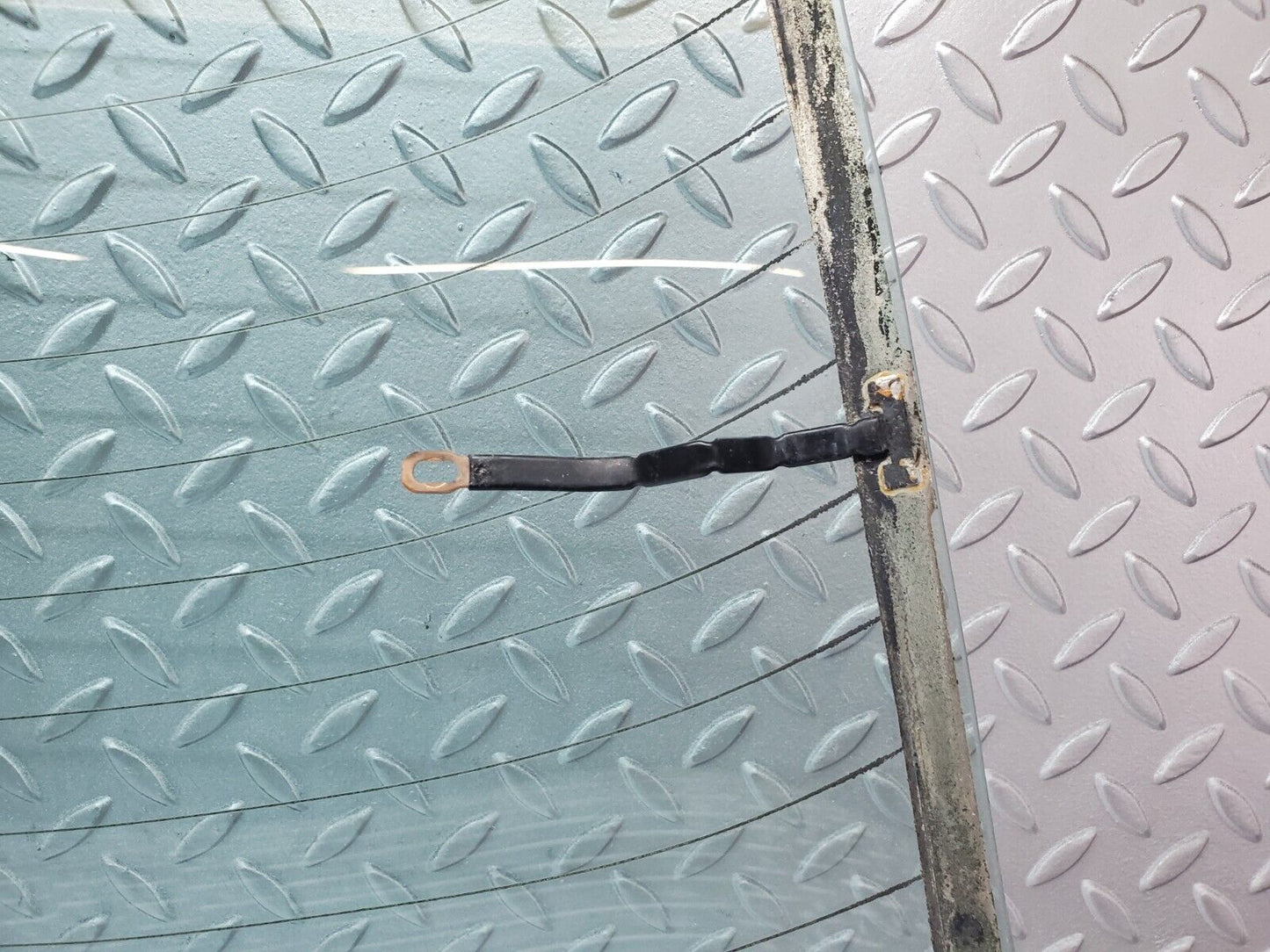 44368 Mercedes-Benz W123 280E Rear Heated Windscreen Glass