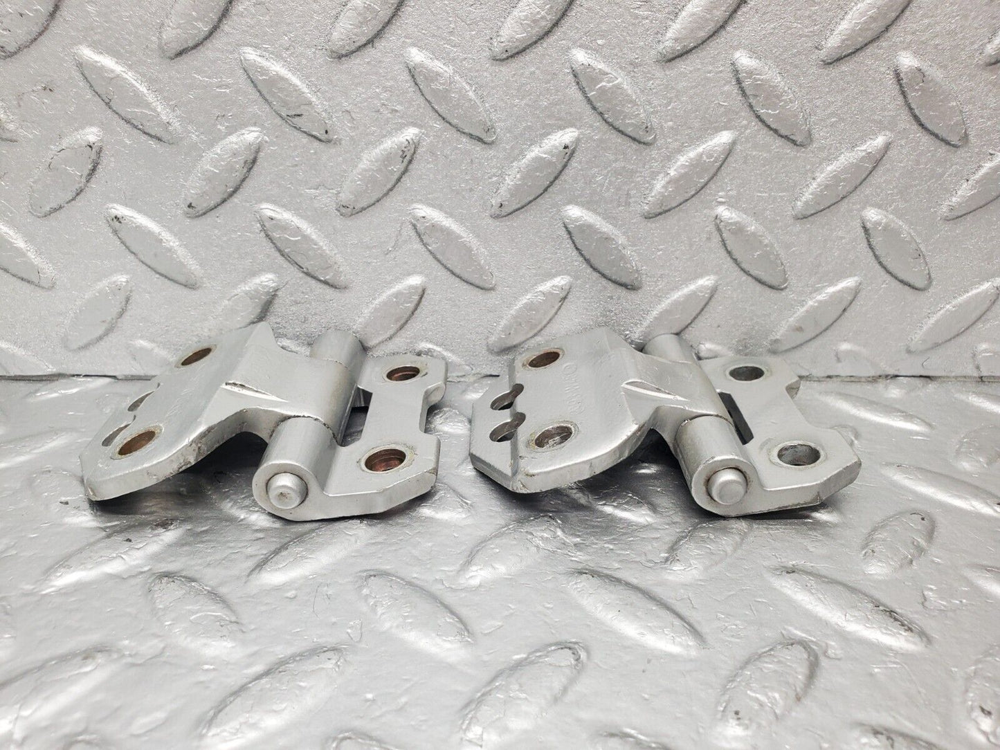 46144 Mercedes-Benz W124 Door Hinge Left Side