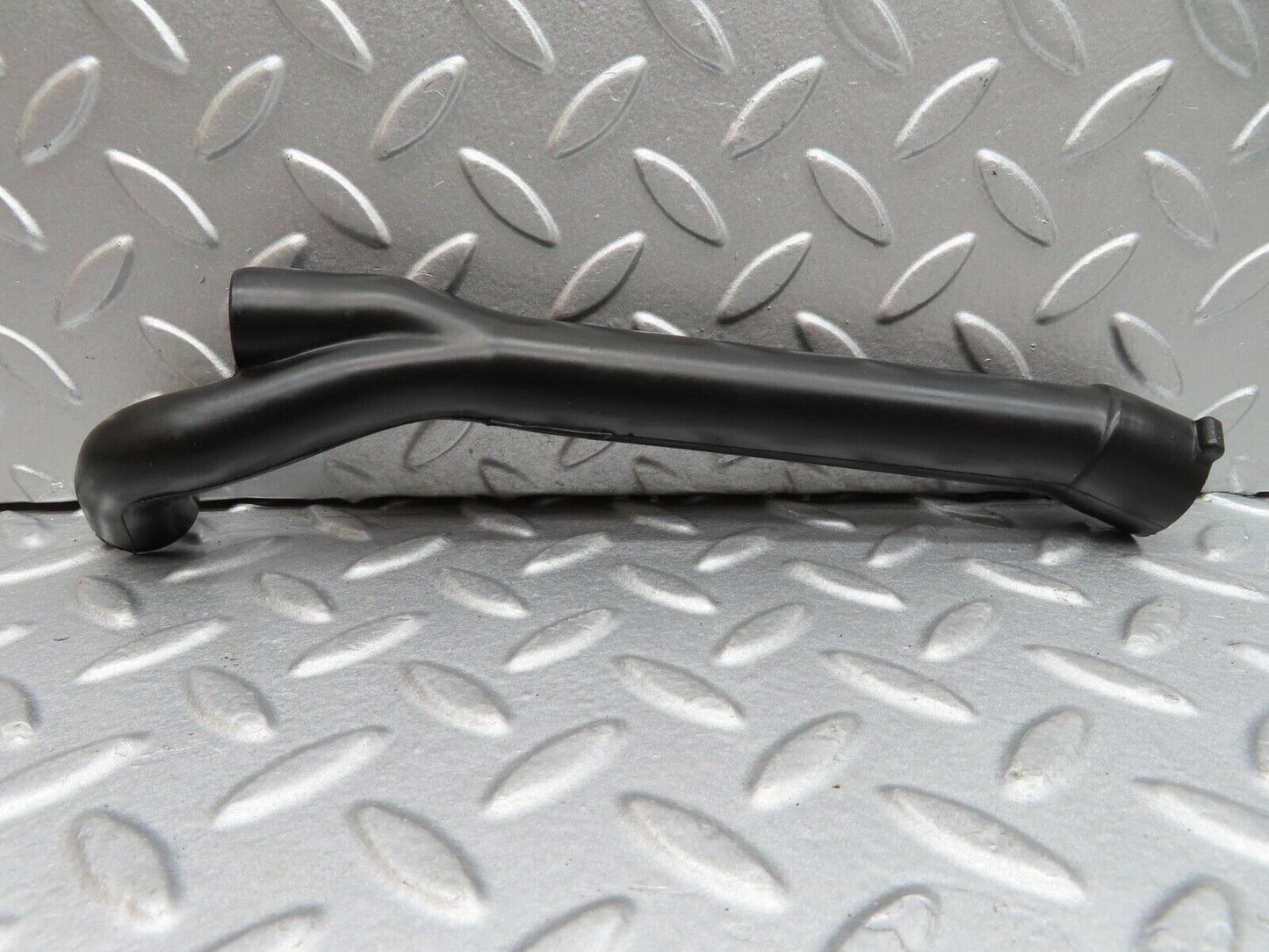 14419 Mercedes-Benz W116 350SE Air Intake Breather Hose 1160940682