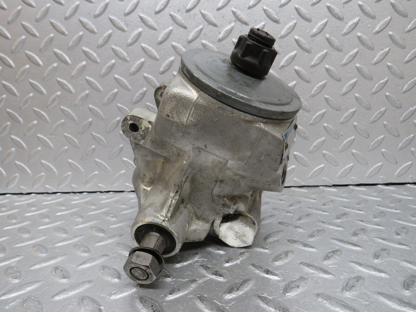37149 Mercedes-Benz C126 420SEC Coupe Power Steering Pump 1264601480 7672900446