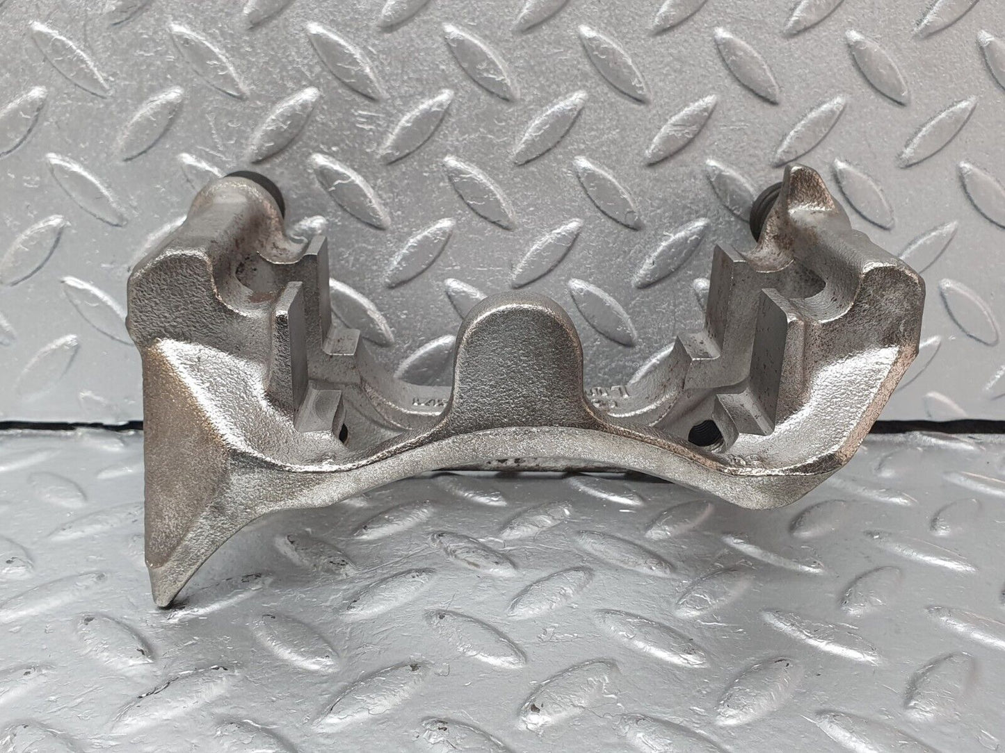 41902 Mercedes-Benz W202 C200 Front Left Brake Caliper Bracket Lucas