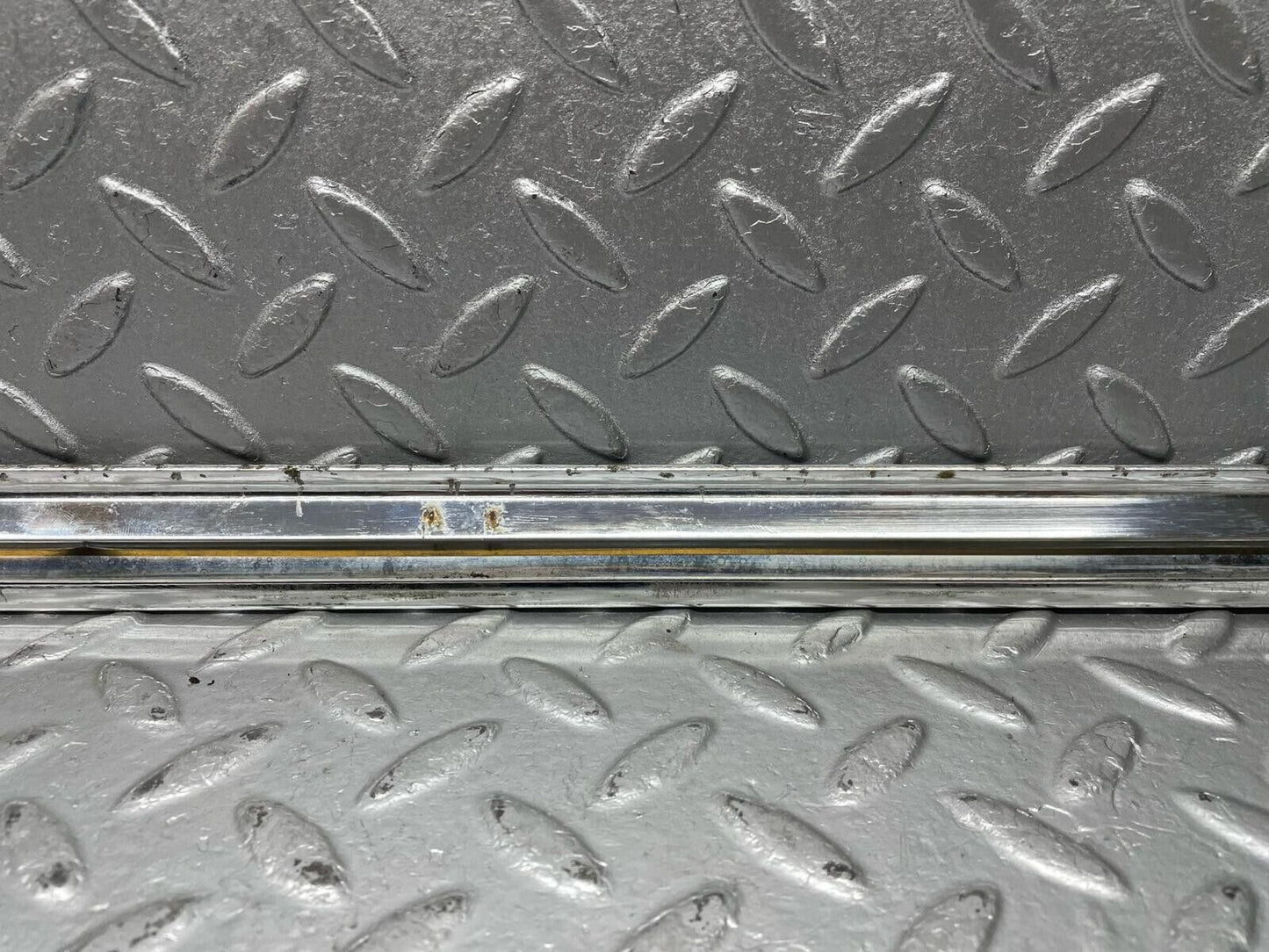 40517 Mercedes-Benz W108 Front Right Door Window Chrome Trim