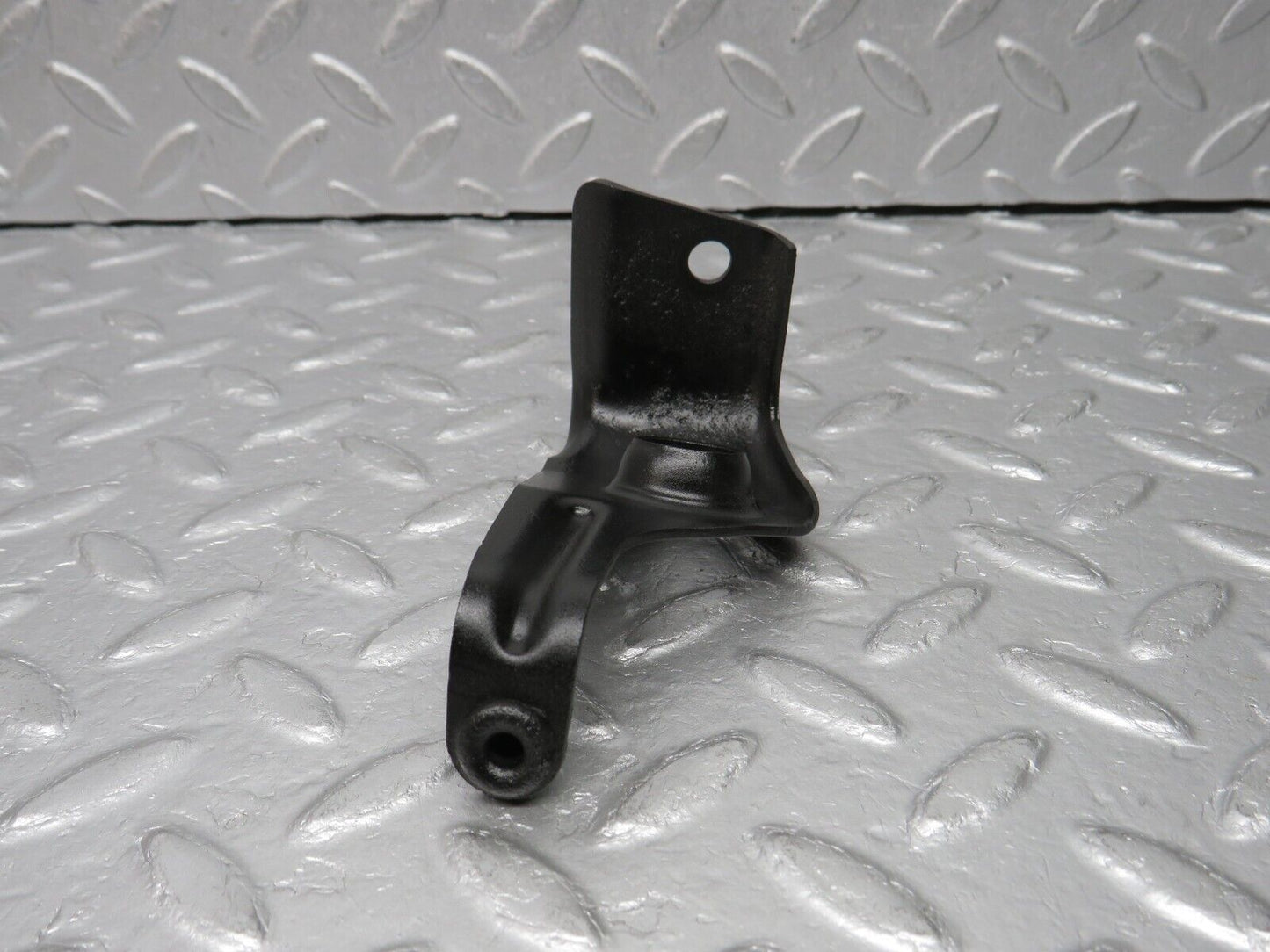 39281 Mercedes-Benz R107 500SL Starter Motor Cable Wire Bracket