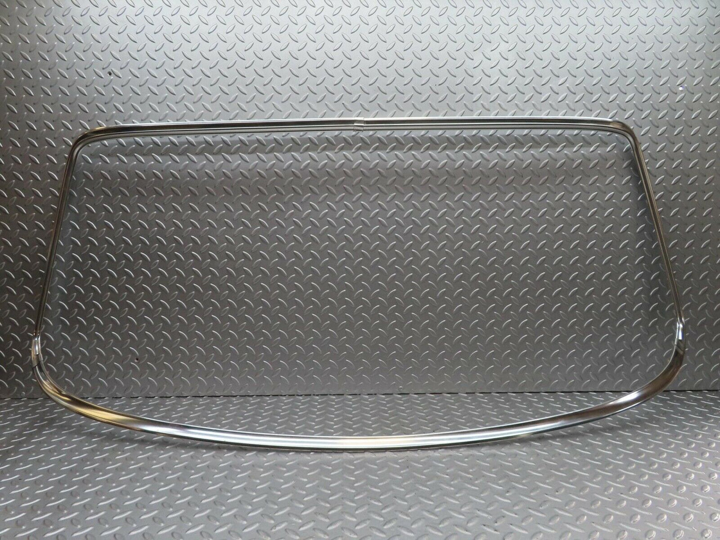 14304 Mercedes-Benz W116 350SE Rear Windscreen Chrome Frame