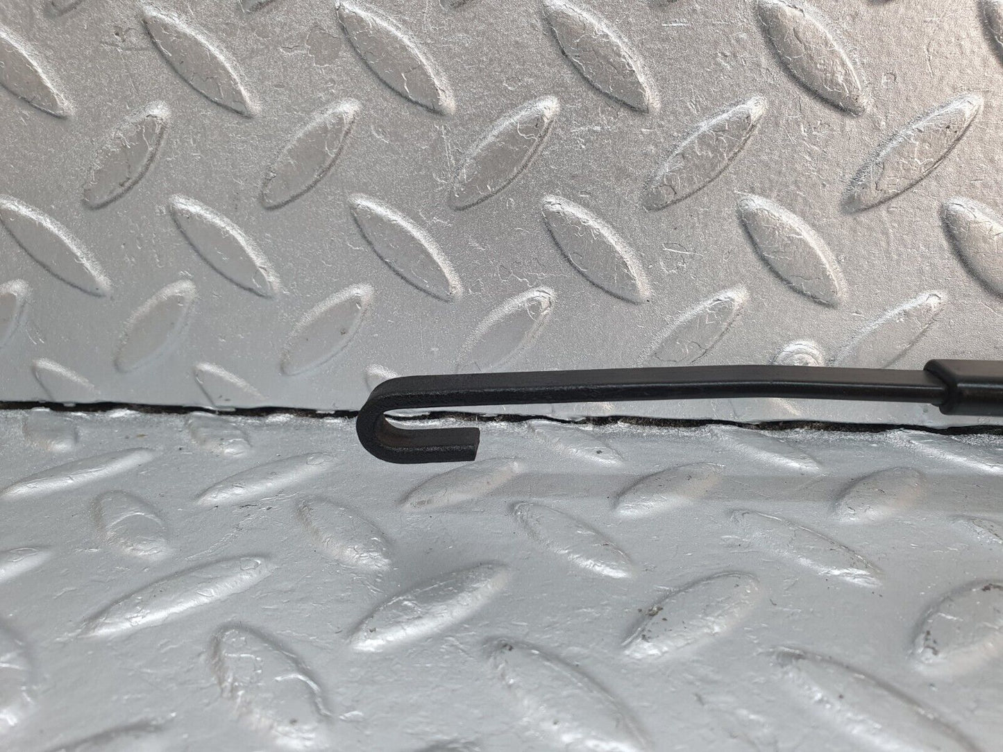 41586 Mercedes-Benz W124 200E Wiper Arm