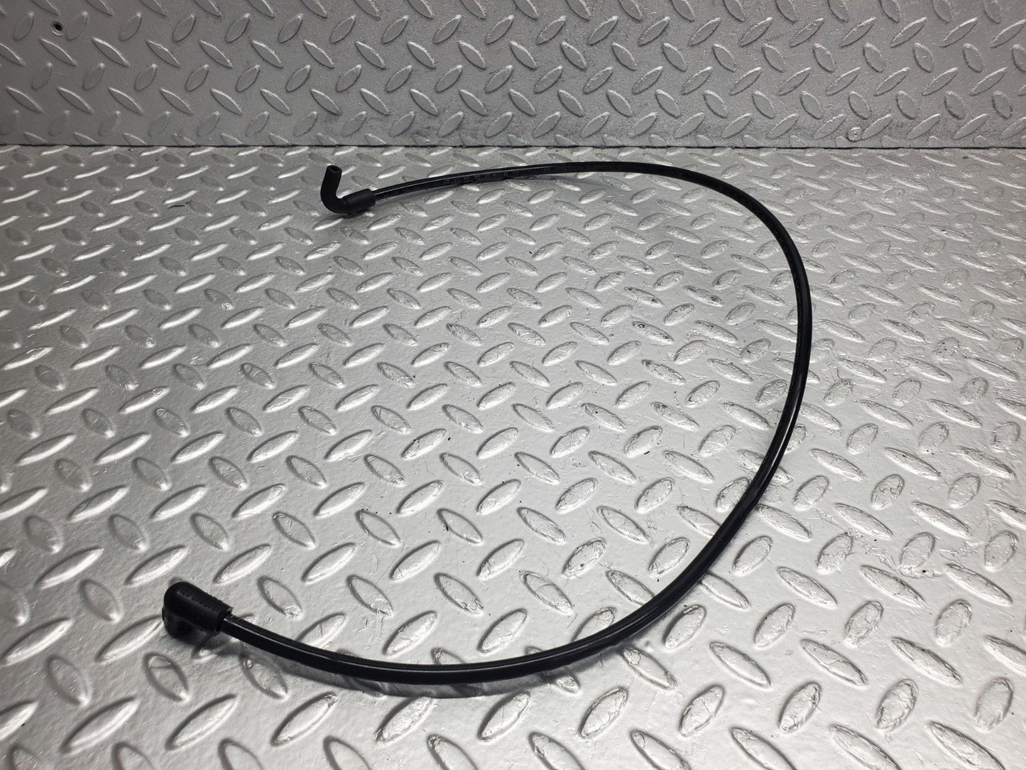 W124 Wagon throttle body valve vacuum hose pipe used OEM
