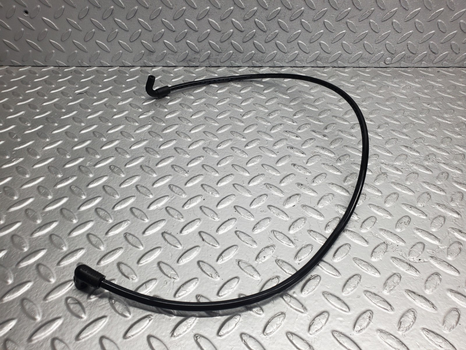 W124 Wagon throttle body valve vacuum hose pipe used OEM