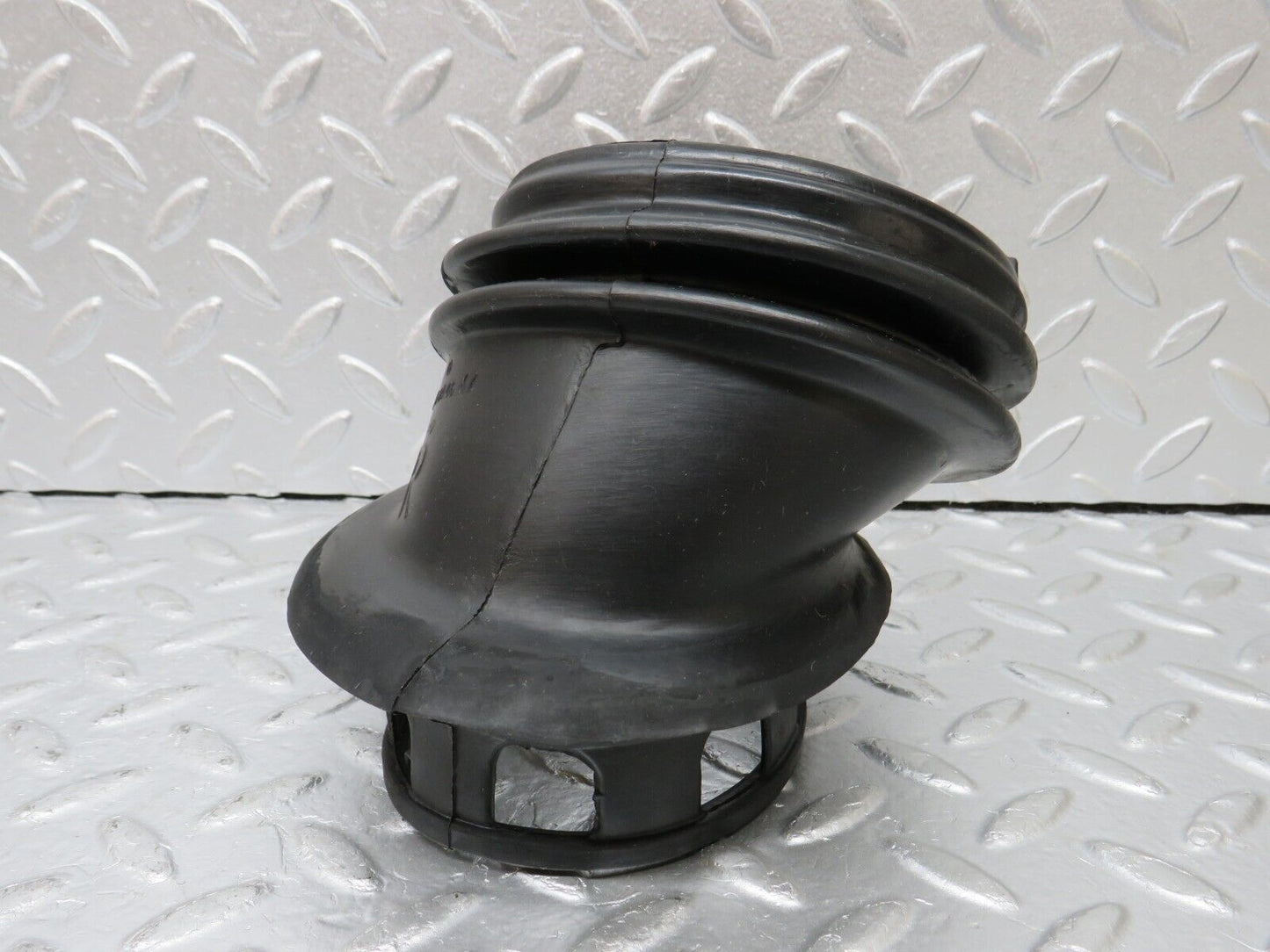 34428 Mercedes-Benz C126 380SEC Coupe Fuse Box Rubber Grommet 1265450146