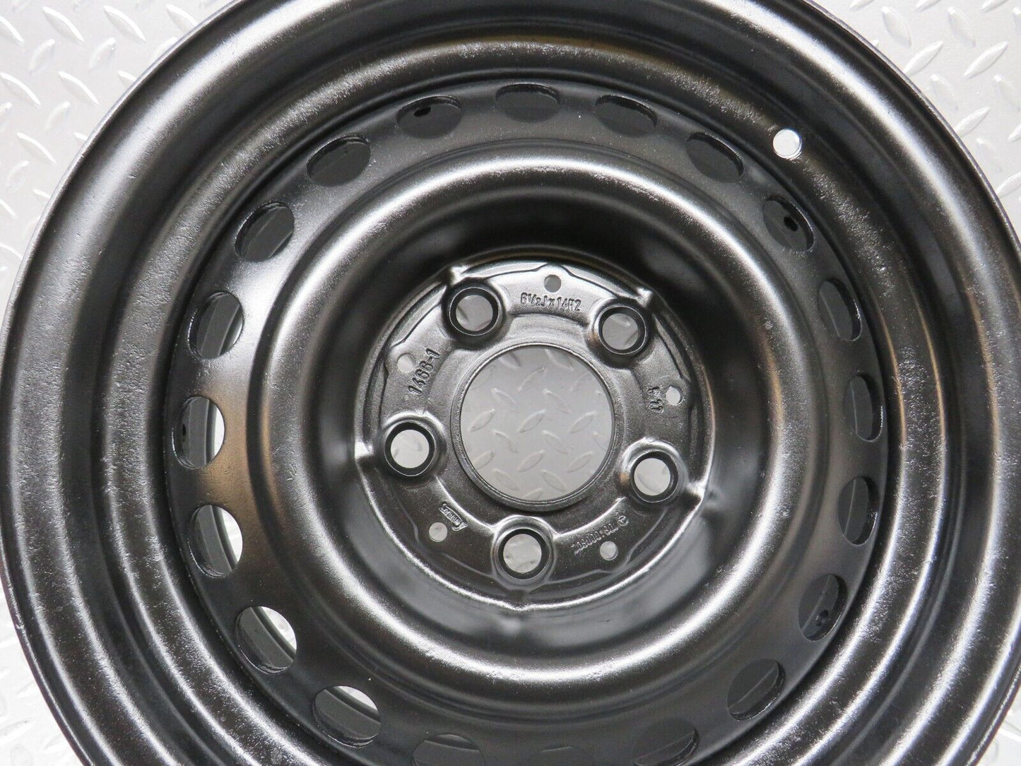 37729 Mercedes-Benz W109 300SEL Steel Wheel 6.5Jx14H2 1084000802