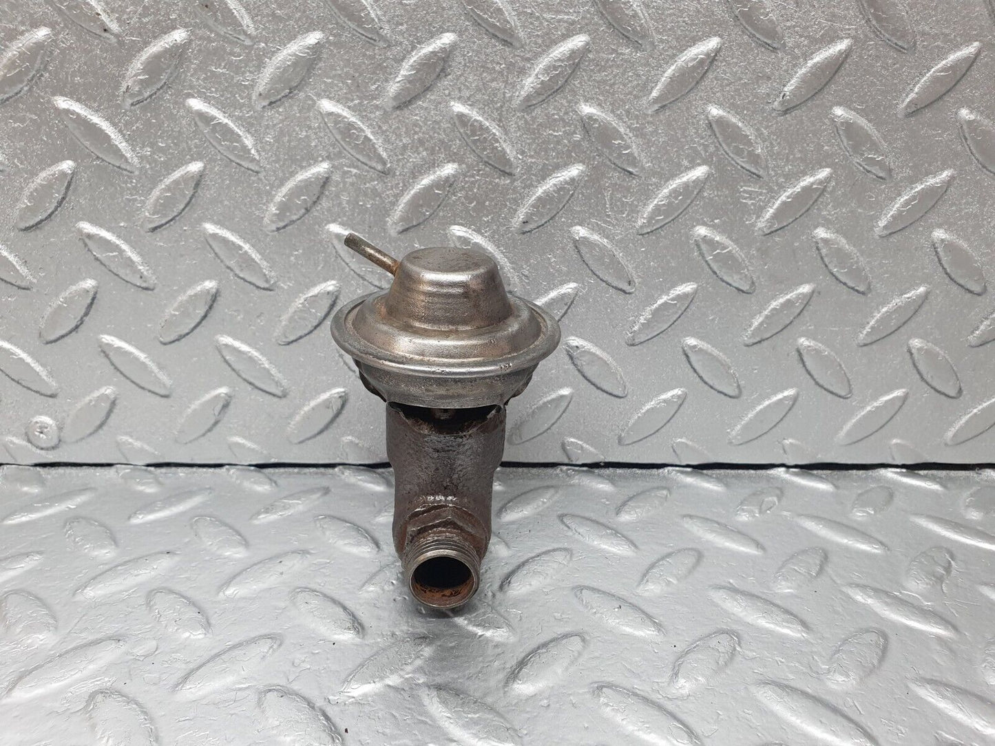 43527 Mercedes-Benz C126 380SEC Coupe Exhaust Gas Recirculation Valve EGR 0001408160