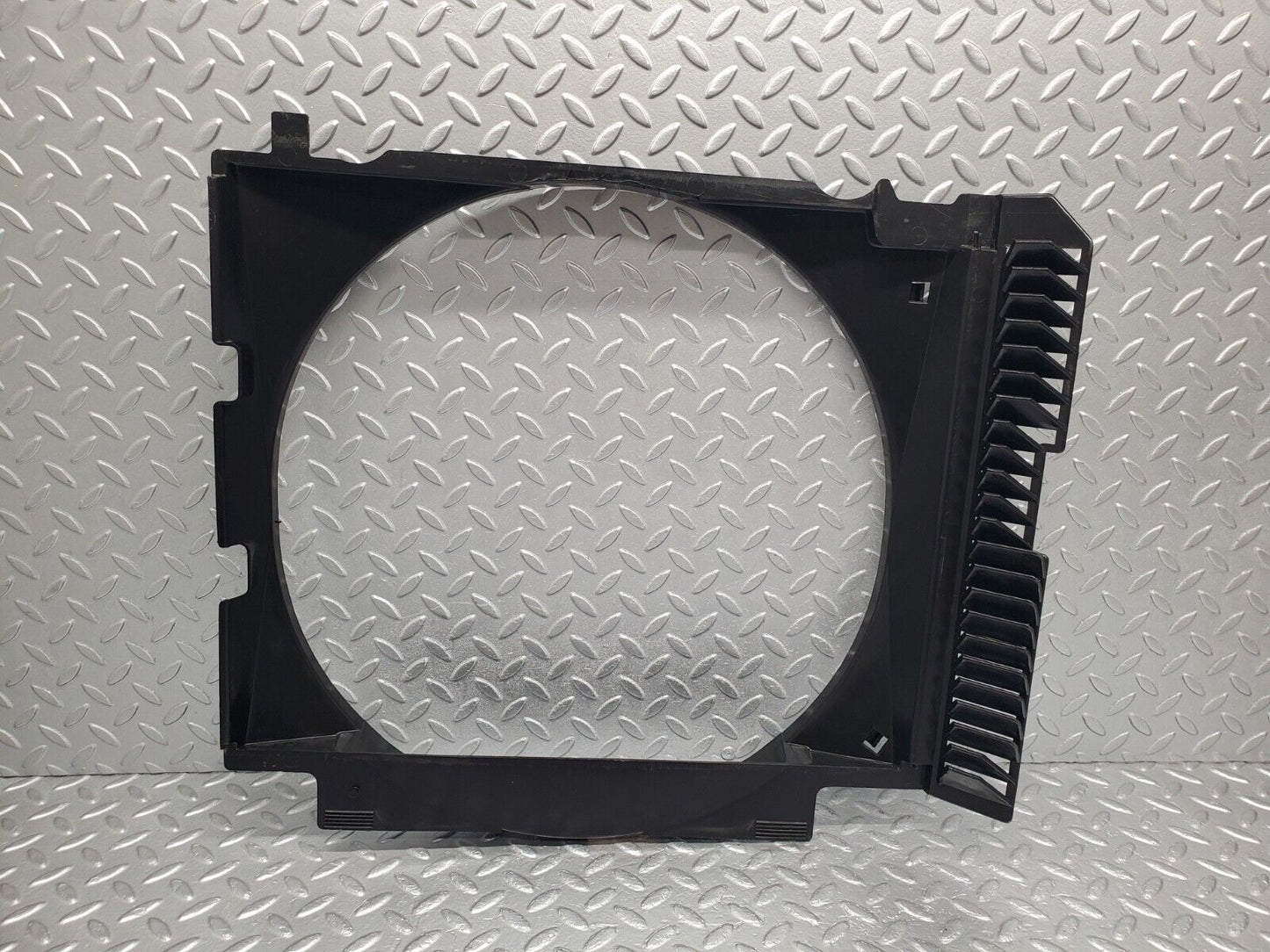 46406 Mercedes-Benz C123 280CE Coupe Radiator Fan Shroud Cover 1235051655