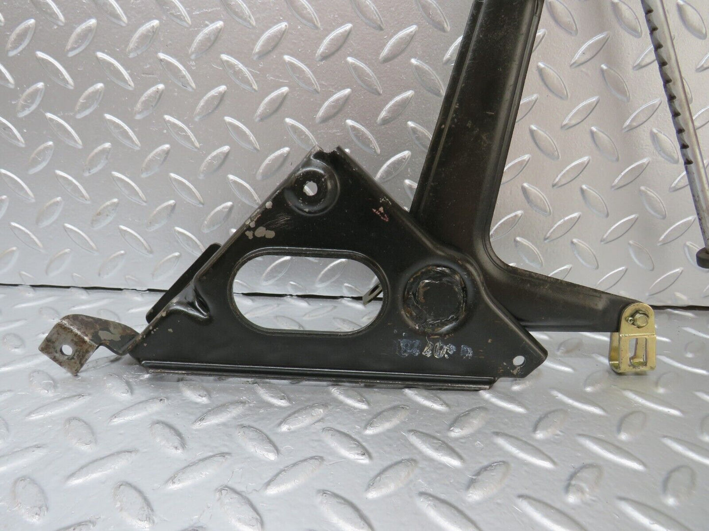 25604 Mercedes-Benz W123 200 Handbrake Regulator