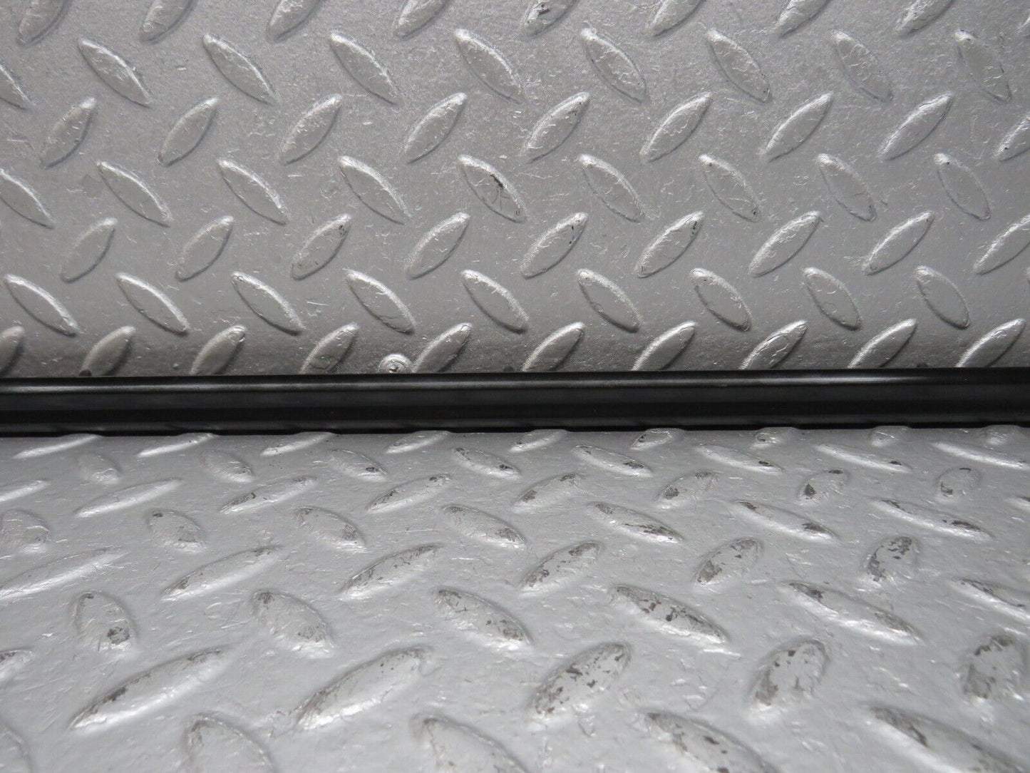 40640 Mercedes-Benz W123 300D Rear Right Door Centre Moulding Trim