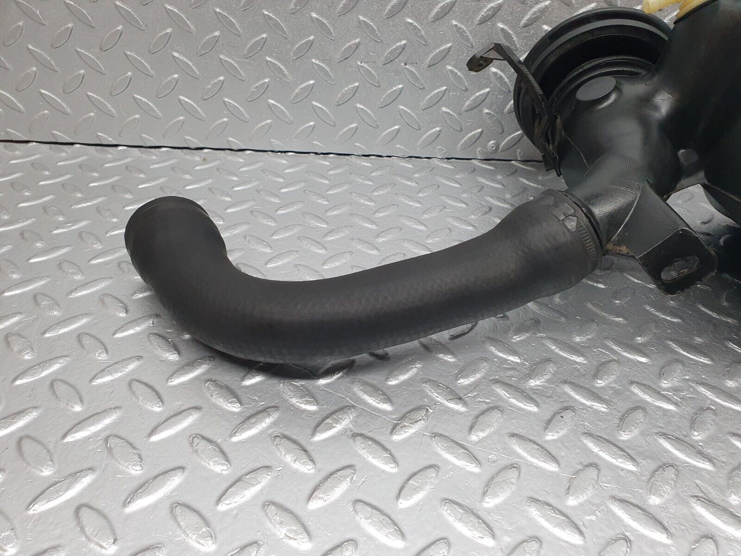 41775 Mercedes-Benz W202 C200 Fuel Filling Pipe Expansion Tank 2024701389
