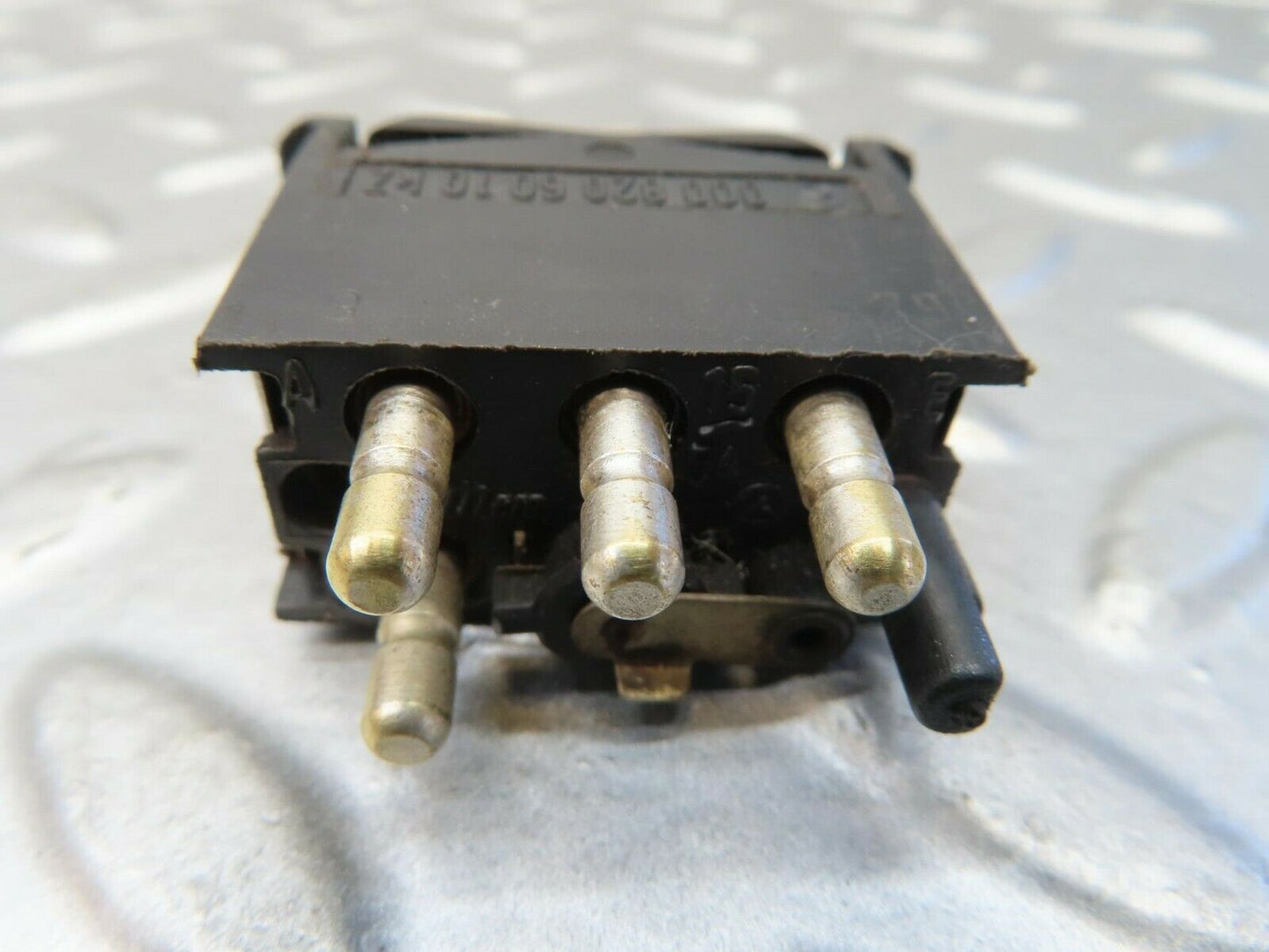 15788 Mercedes-Benz R107 450SL CRear Heated Window Switch 0008206010