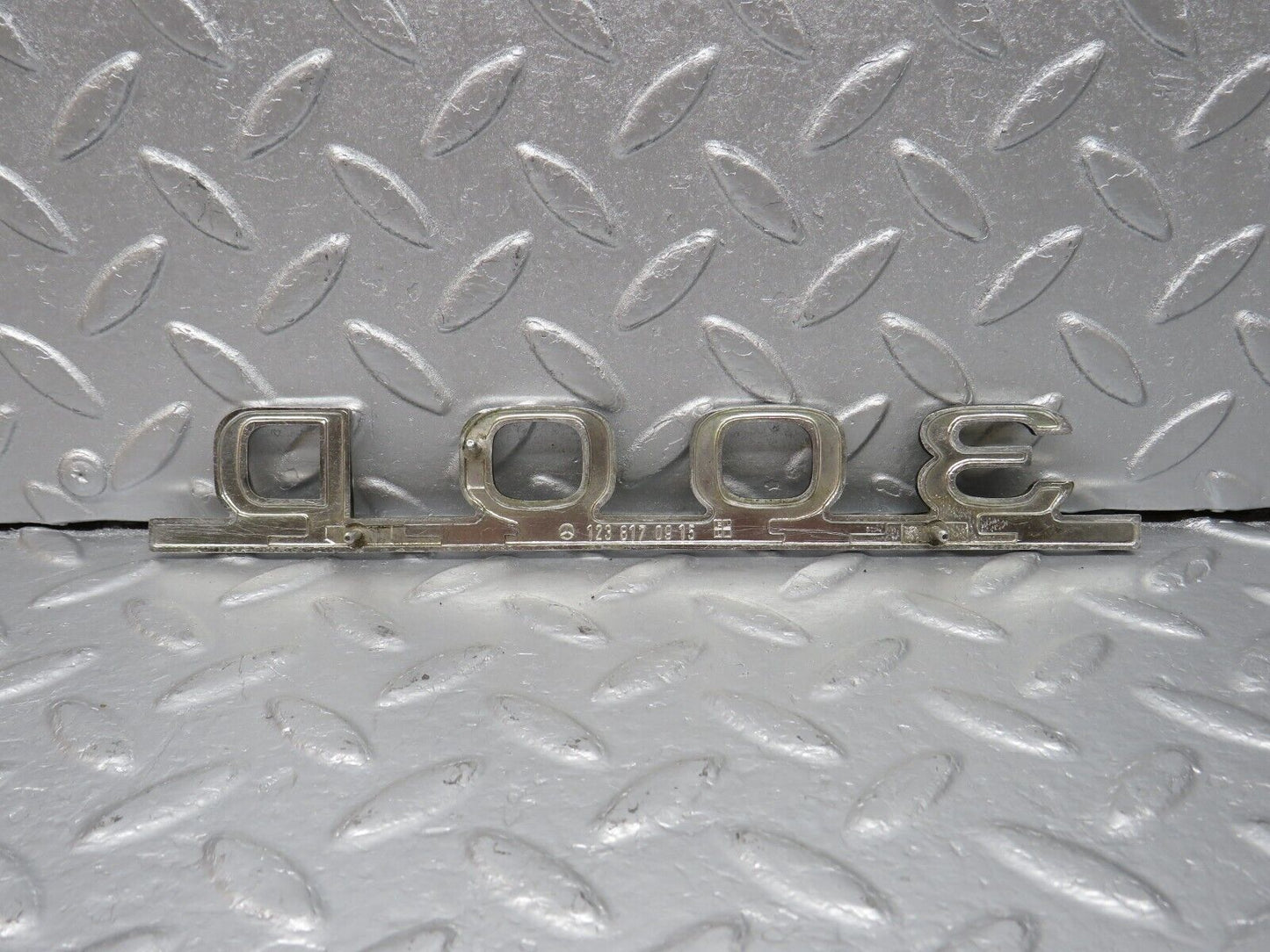 40692 Mercedes-Benz W123 300D Trunk Badge Emblem 1238170915