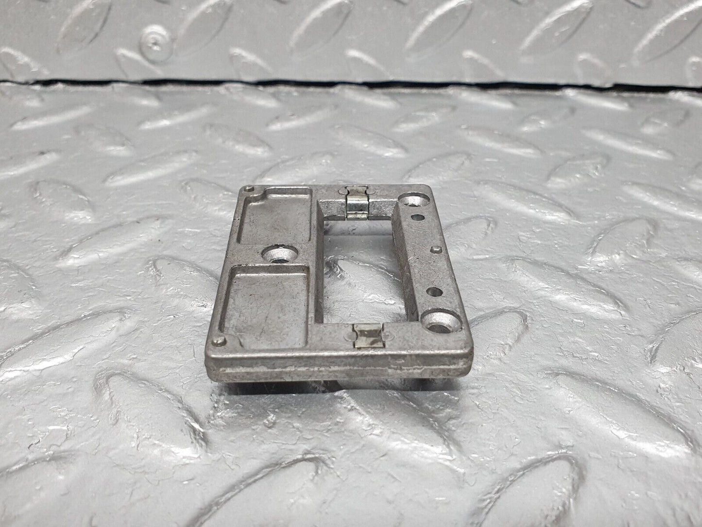 41667 Mercedes-Benz W124 200E Rear View Mirror Bracket