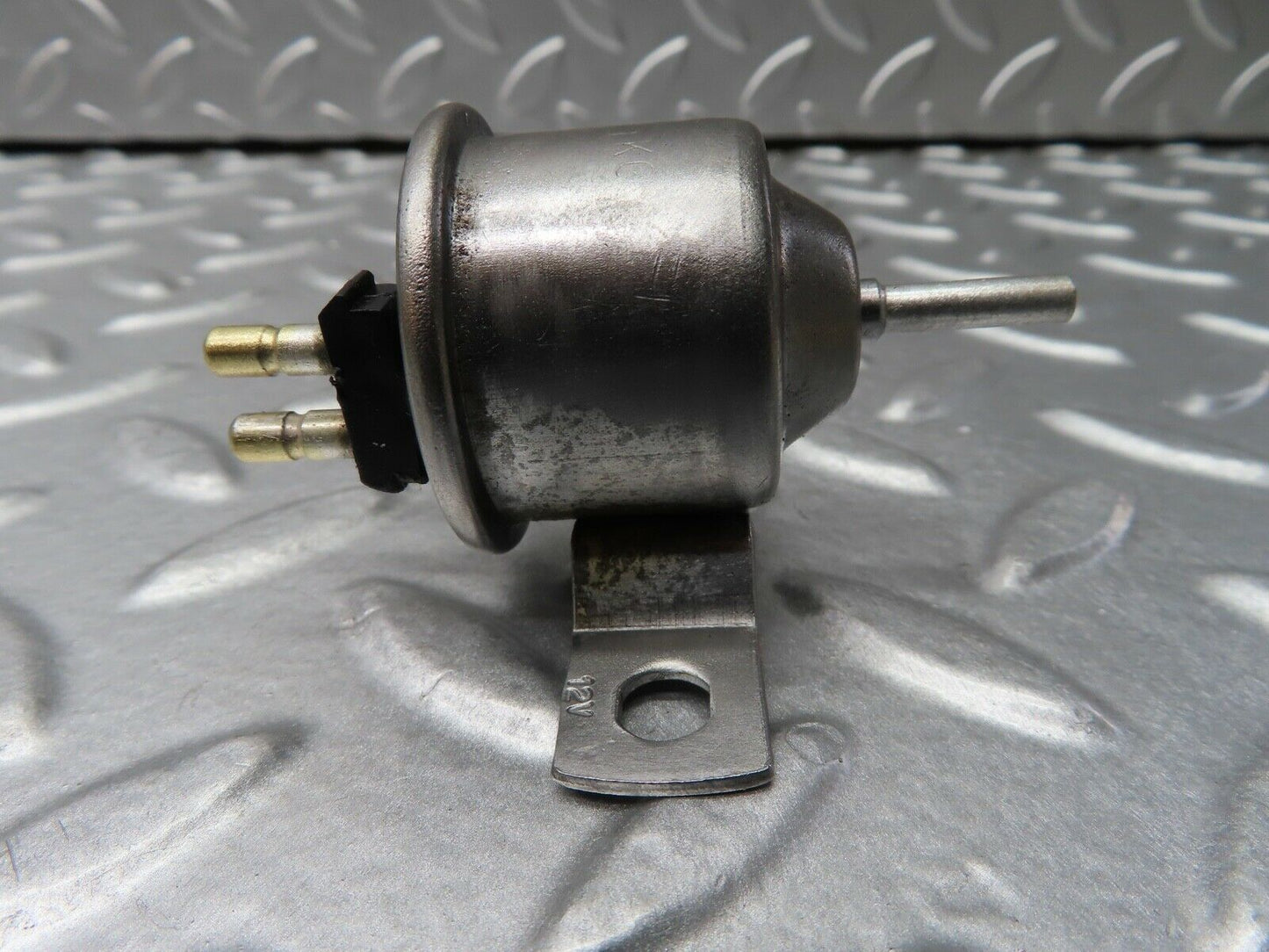 20559 Mercedes-Benz R107 450SL Vacuum Valve Pierburg