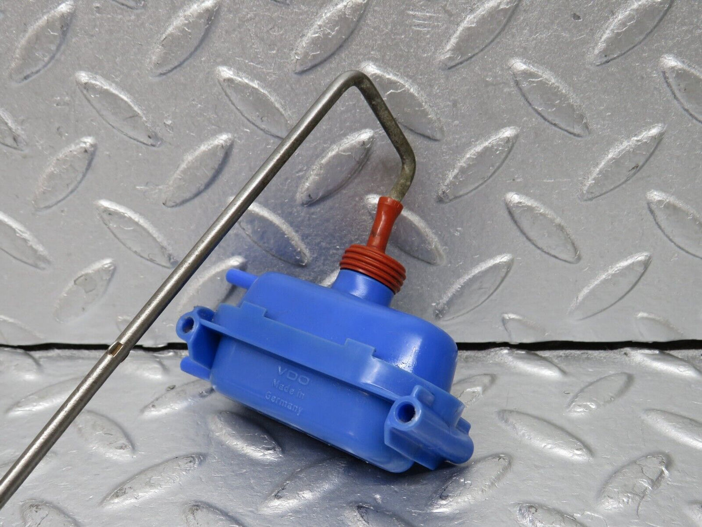39149 Mercedes-Benz R107 500SL Coupe Fuel Tank Flap Cap Vacuum Actuator