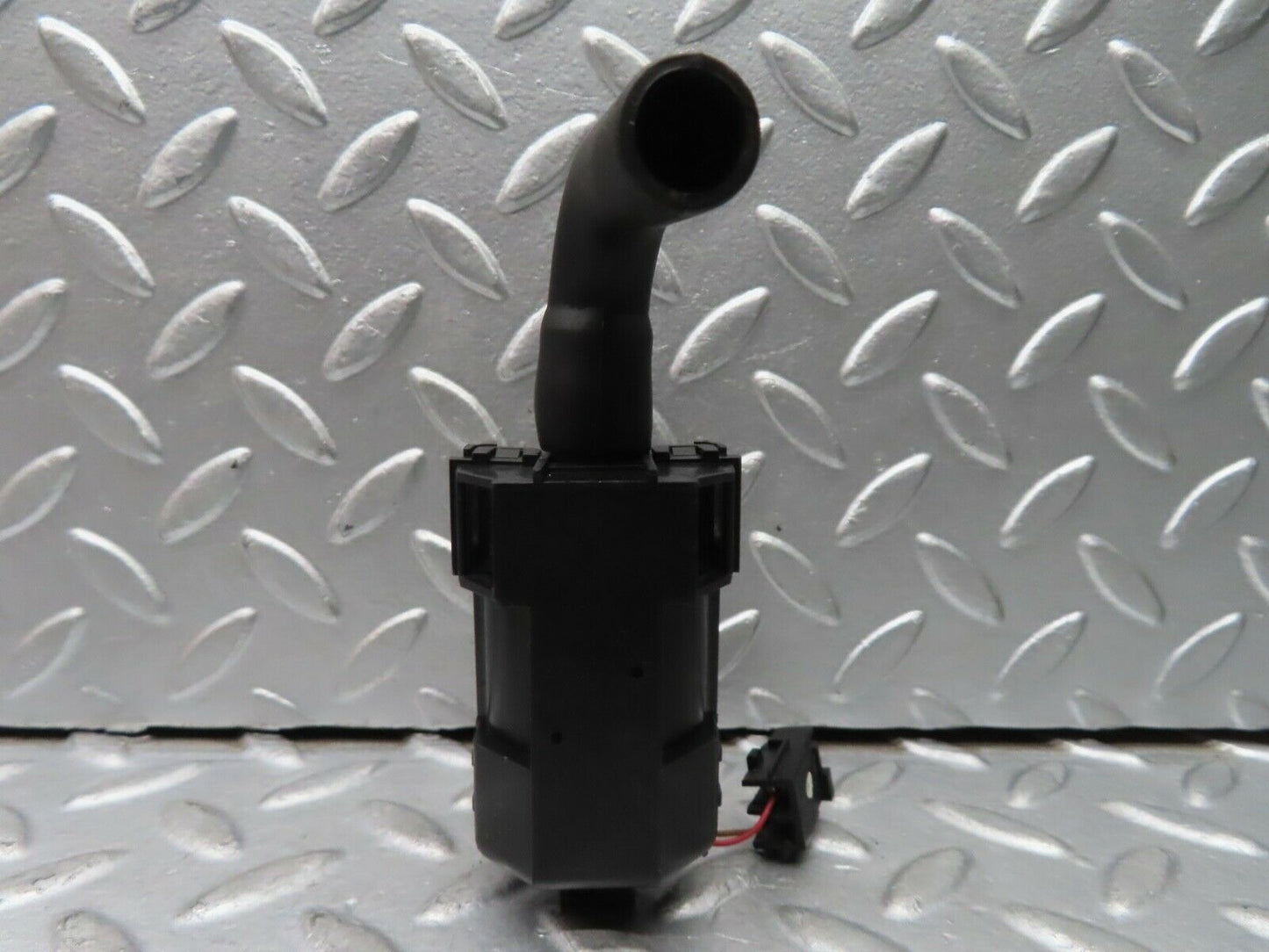 21674 Mercedes-Benz W126 300SE Temperature Sensor Bosch 0008306108