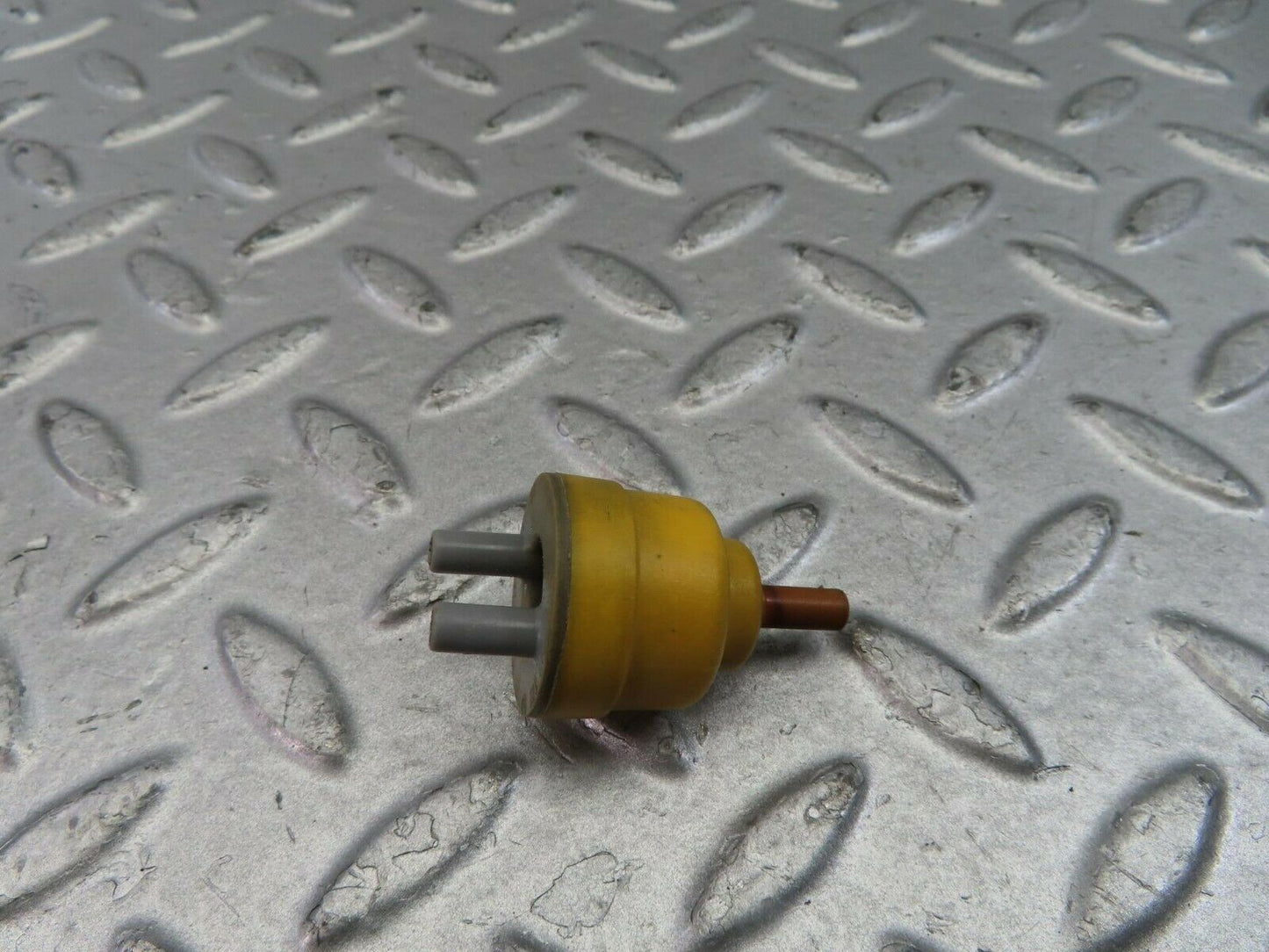 9738 Mercedes-Benz C123 280CE Coupe Vacuum Check Valve