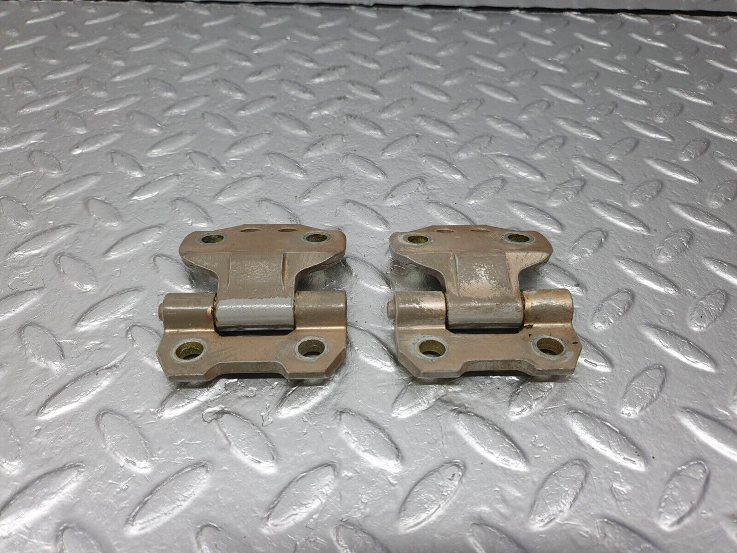 41530 Mercedes-Benz W124 200E Door Hinge Right Side