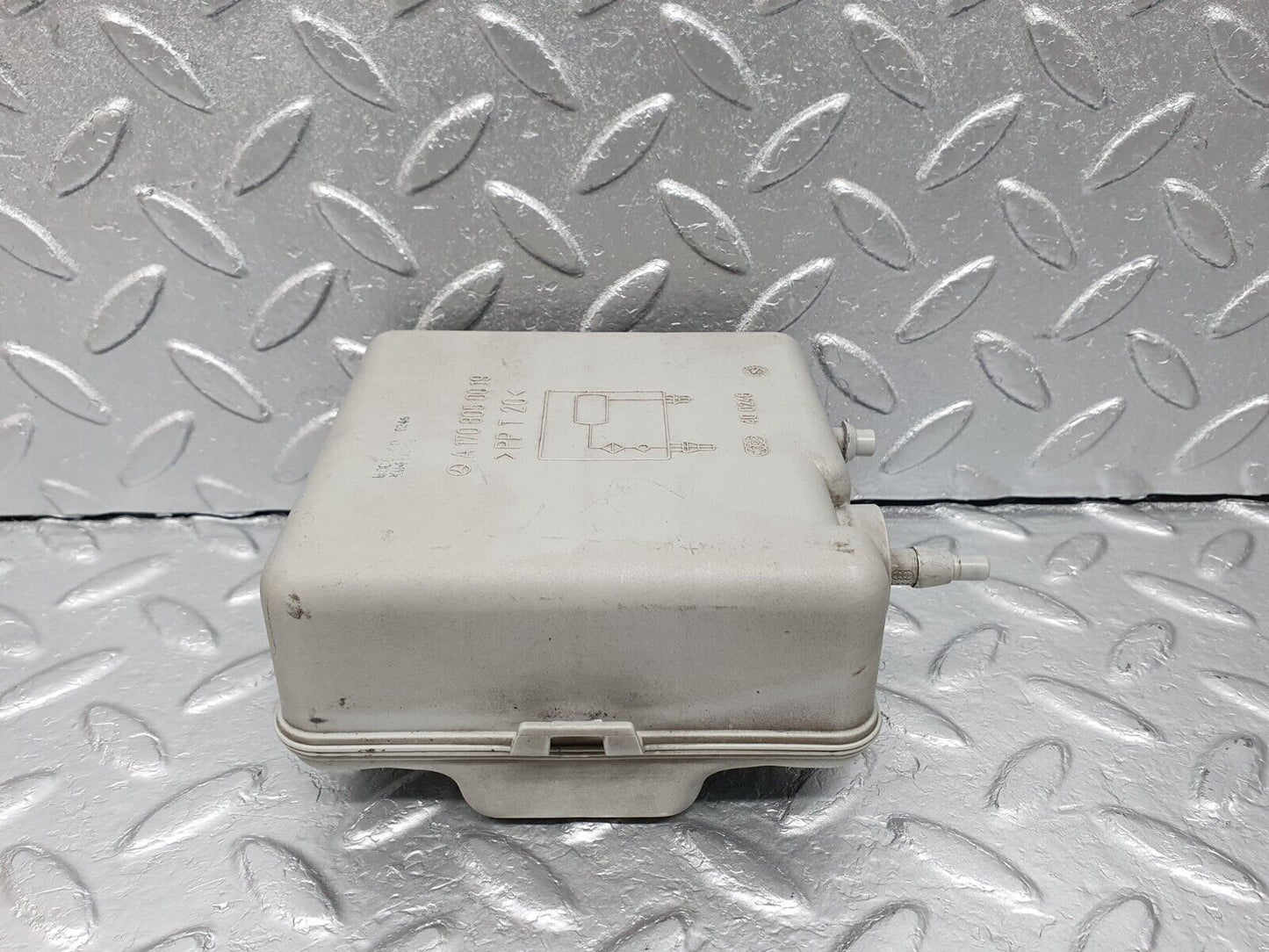 41865 Mercedes-Benz W202 C200 Vacuum Reservoir 1708050019