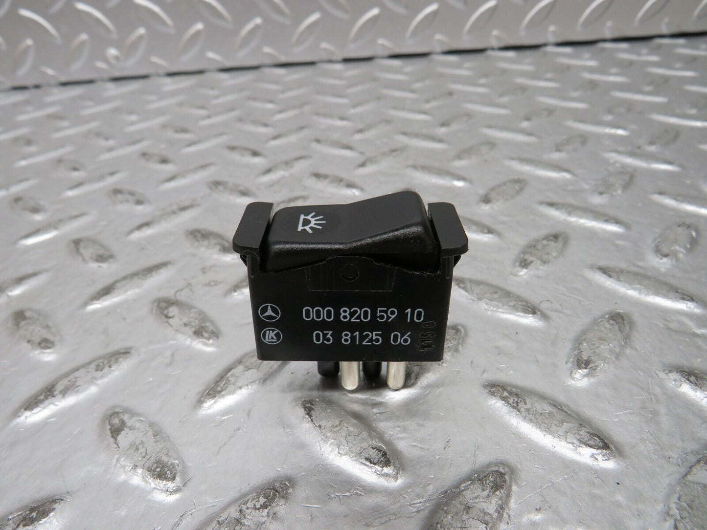27348 Mercedes-Benz W123 280E Interior Light Switch 0008205910