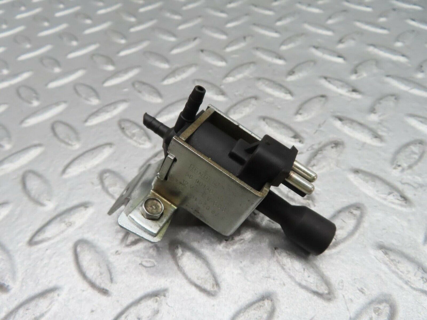14737 Mercedes-Benz W201 190E Vacuum Control Valve 0015408697