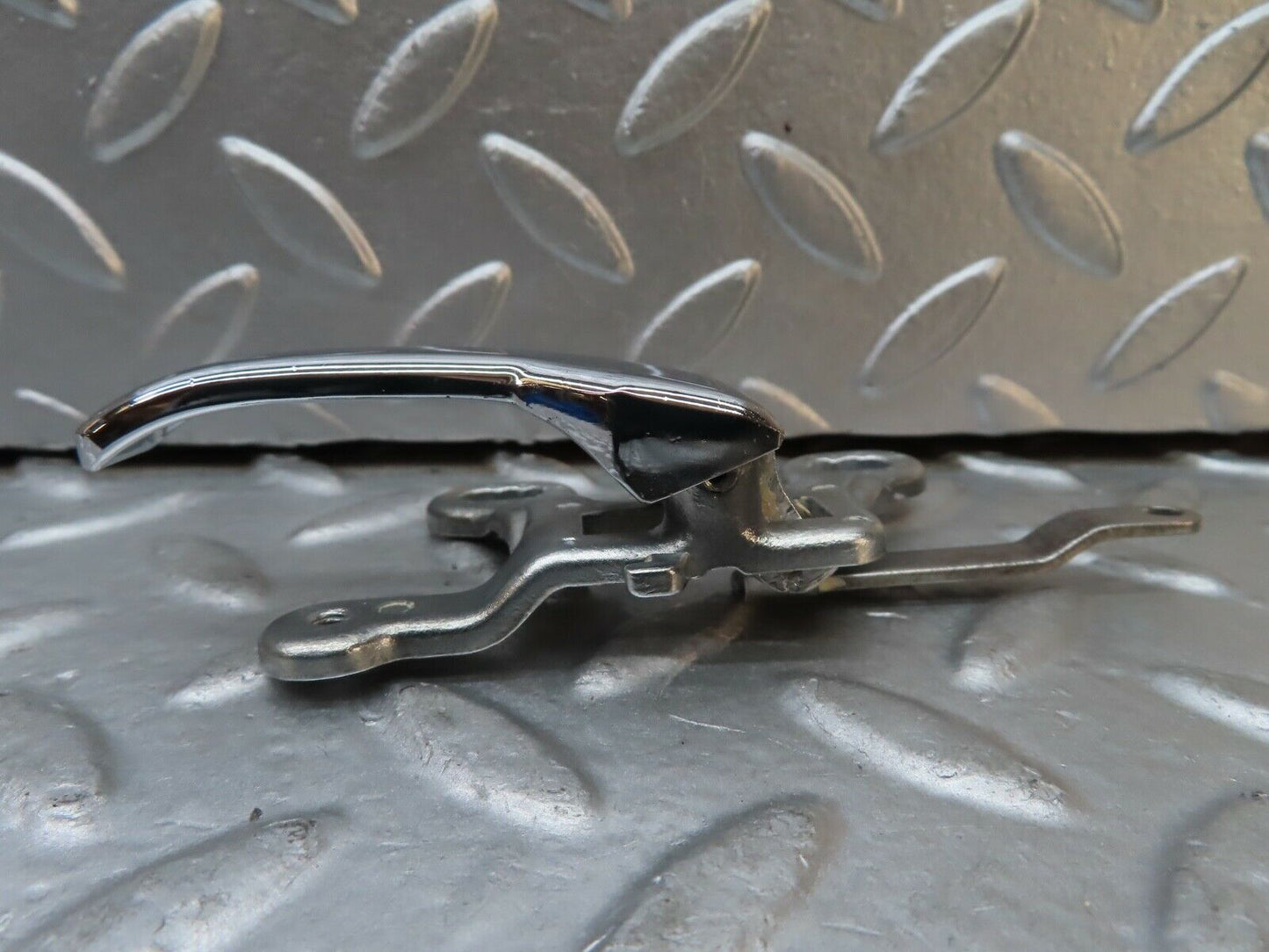 20842 Mercedes-Benz W114 250CE Coupe Left Interior Door Handle 1107660319