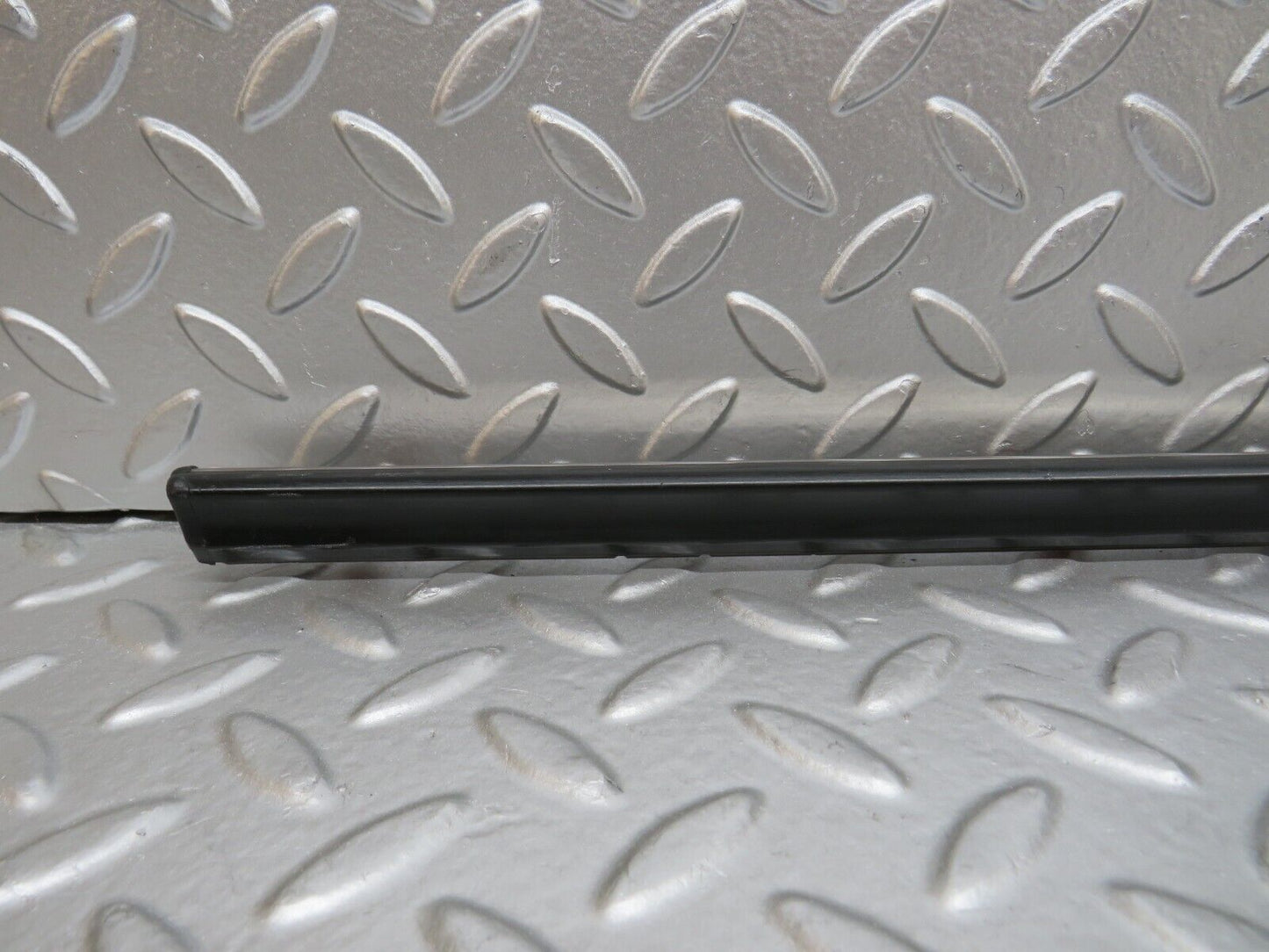 27892 Mercedes-Benz W123 280E Rear Right Door Centre Moulding Trim
