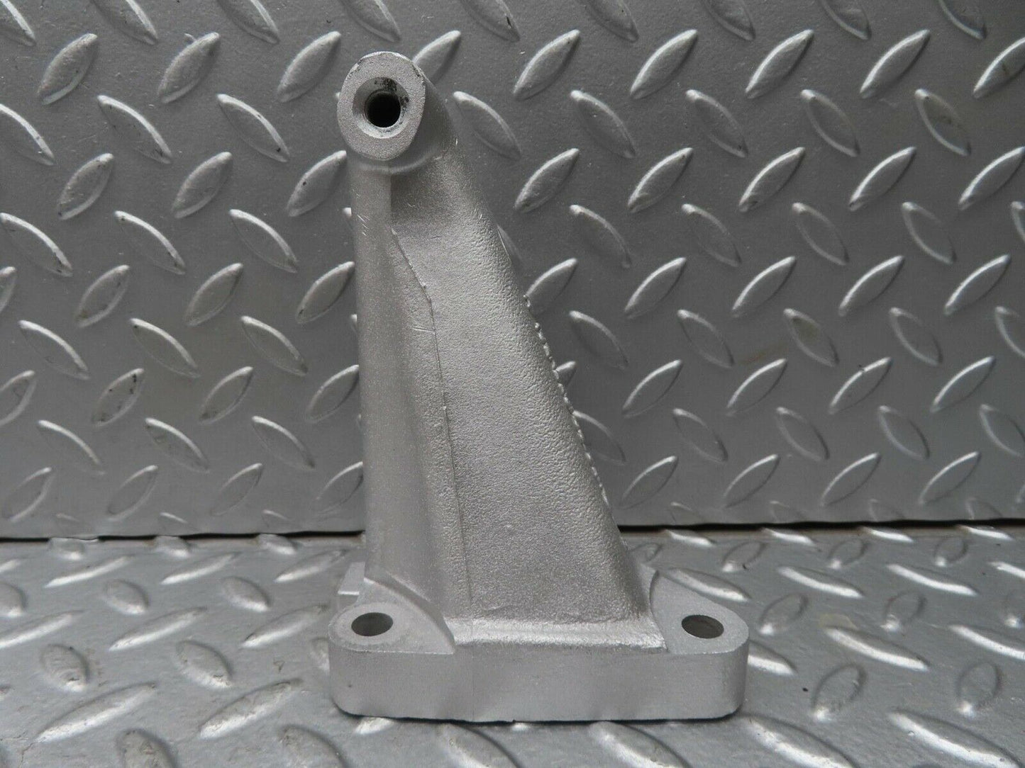 13614 Mercedes-Benz W123 200 Engine Mount Bracket Right Side 1022230304