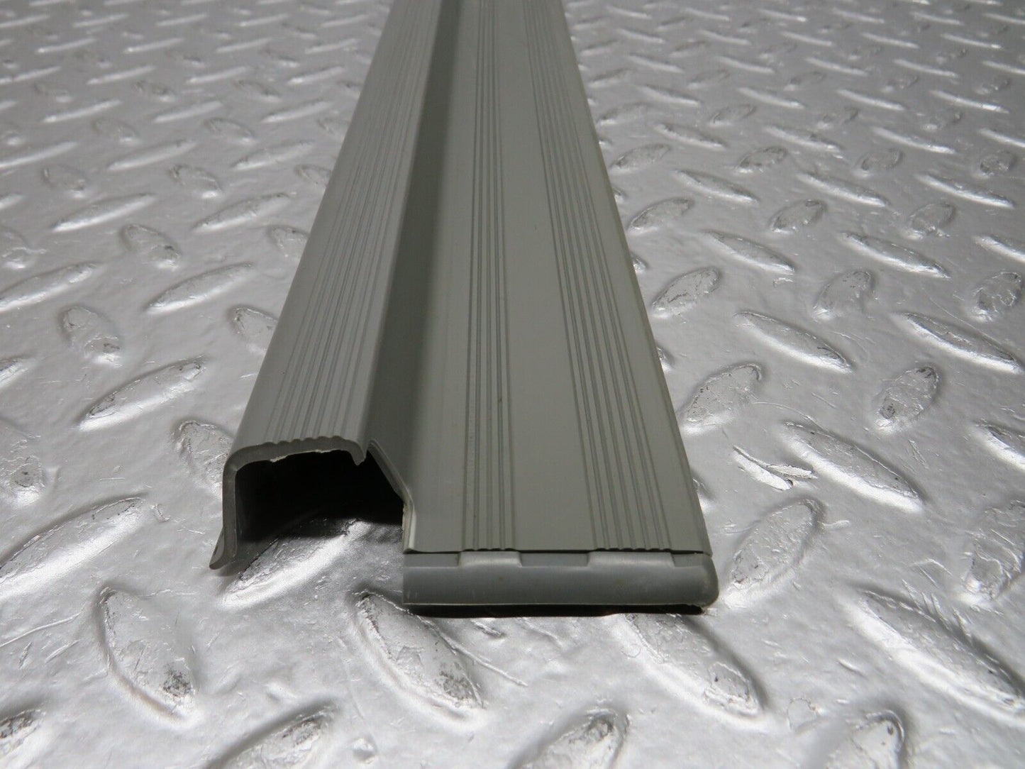 32318 Mercedes-Benz S124 300TE Wagon Rear Right Door Sill Trim