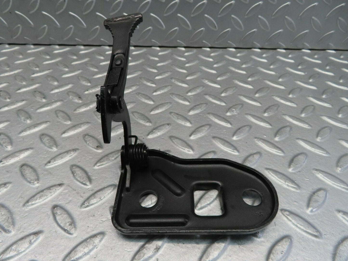 11555 Mercedes-Benz C123 230CE Coupe Bonnet Safety Latch