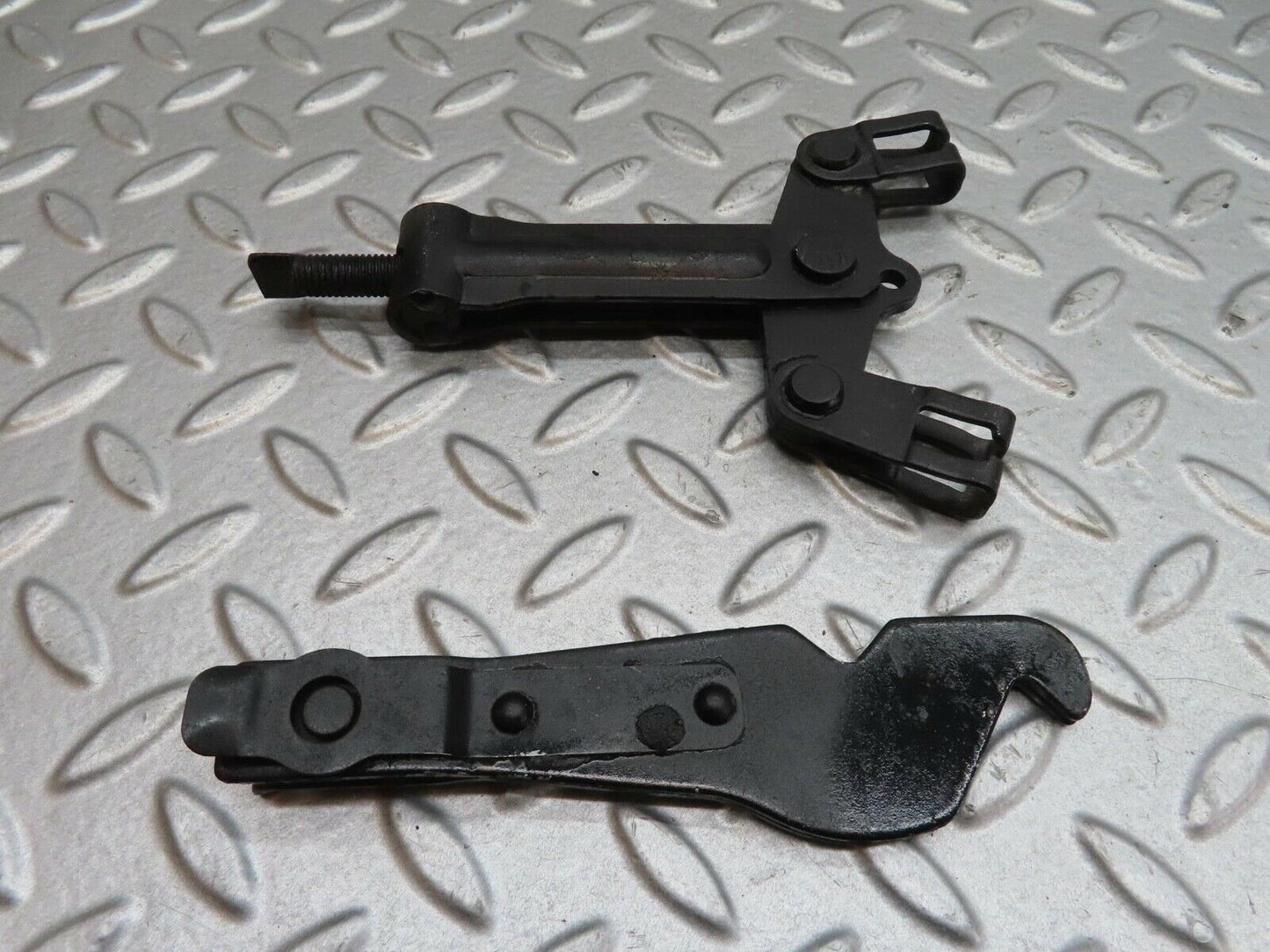 13883 Mercedes-Benz C107 280SLC Handbrake Adjusting Handbrake Regulator