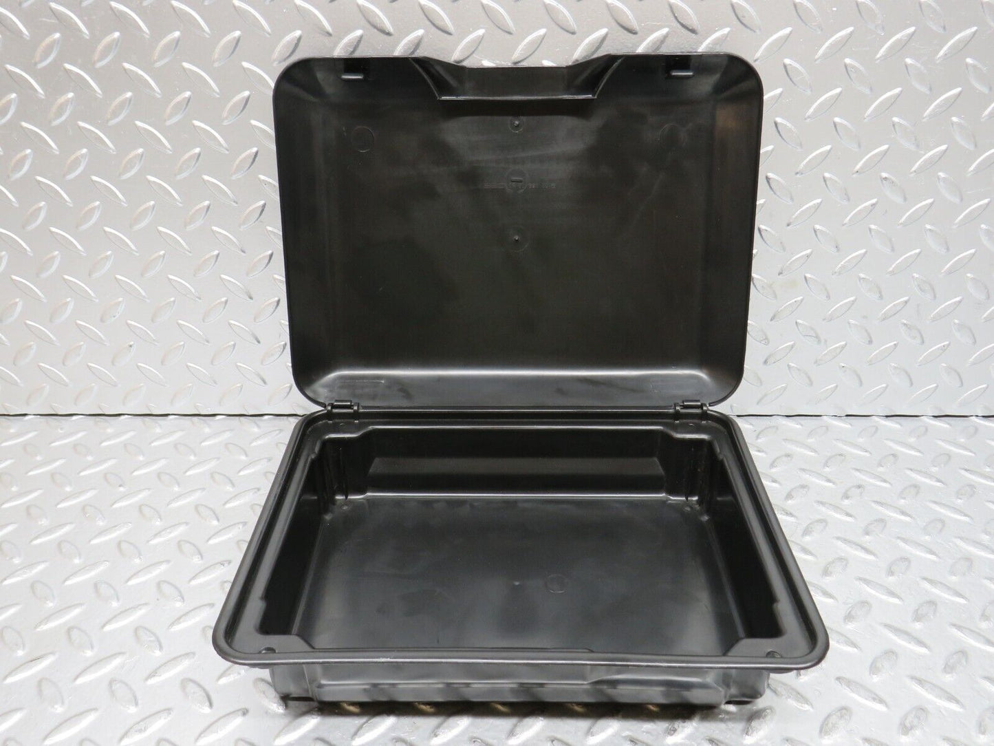 28004 Mercedes-Benz W123 280E First Aid Box 1238650353