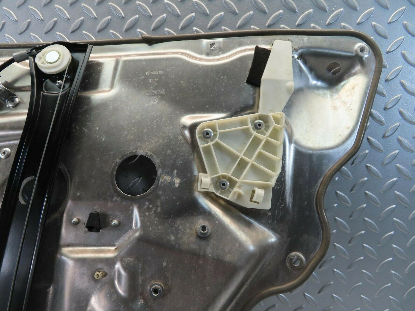 11167 Mercedes-Benz W221 S320 Rear Left Door Window Regulator 2218203102