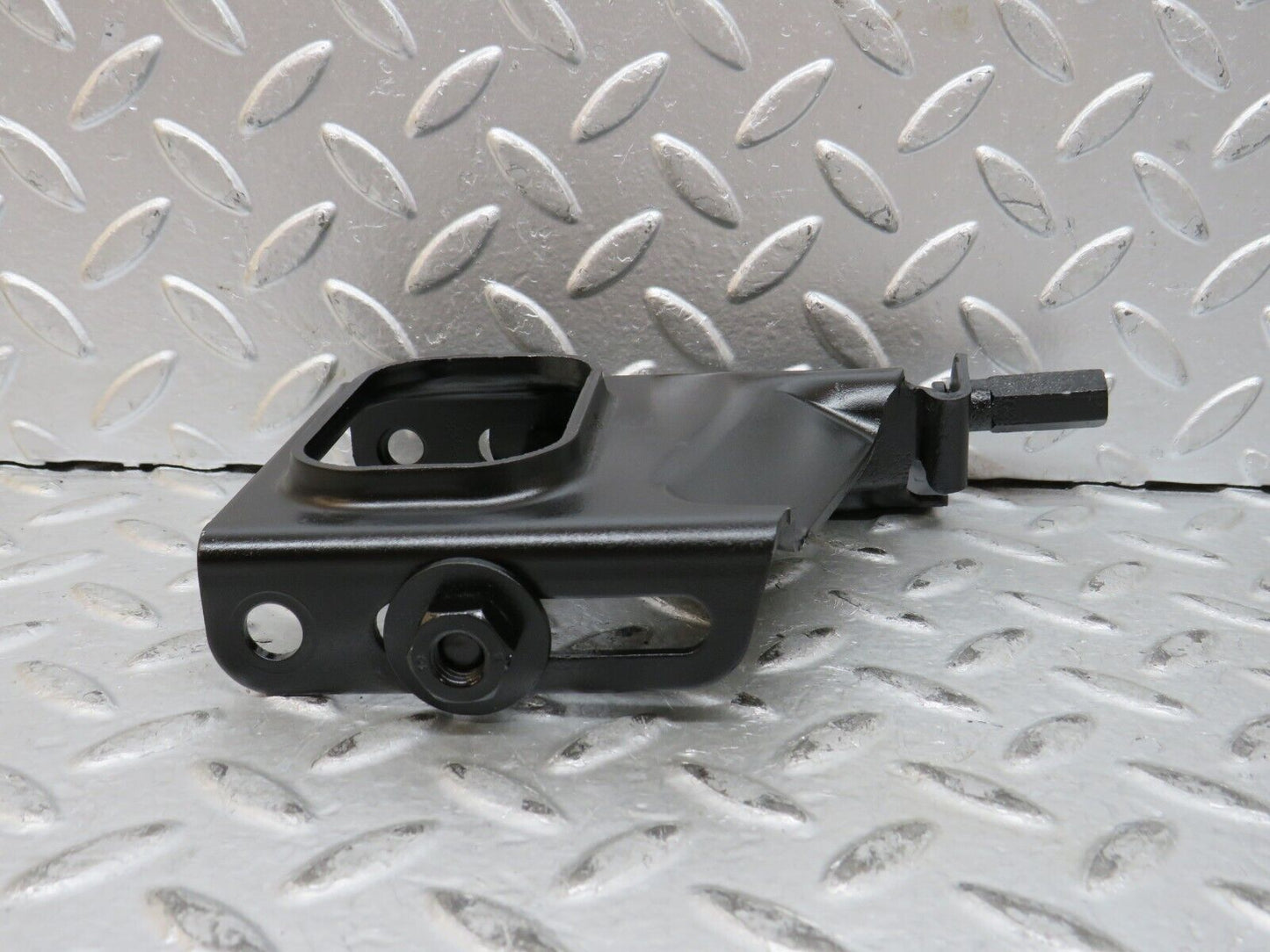 28442 Mercedes-Benz S123 240D Wagon Alternator Generator Bracket